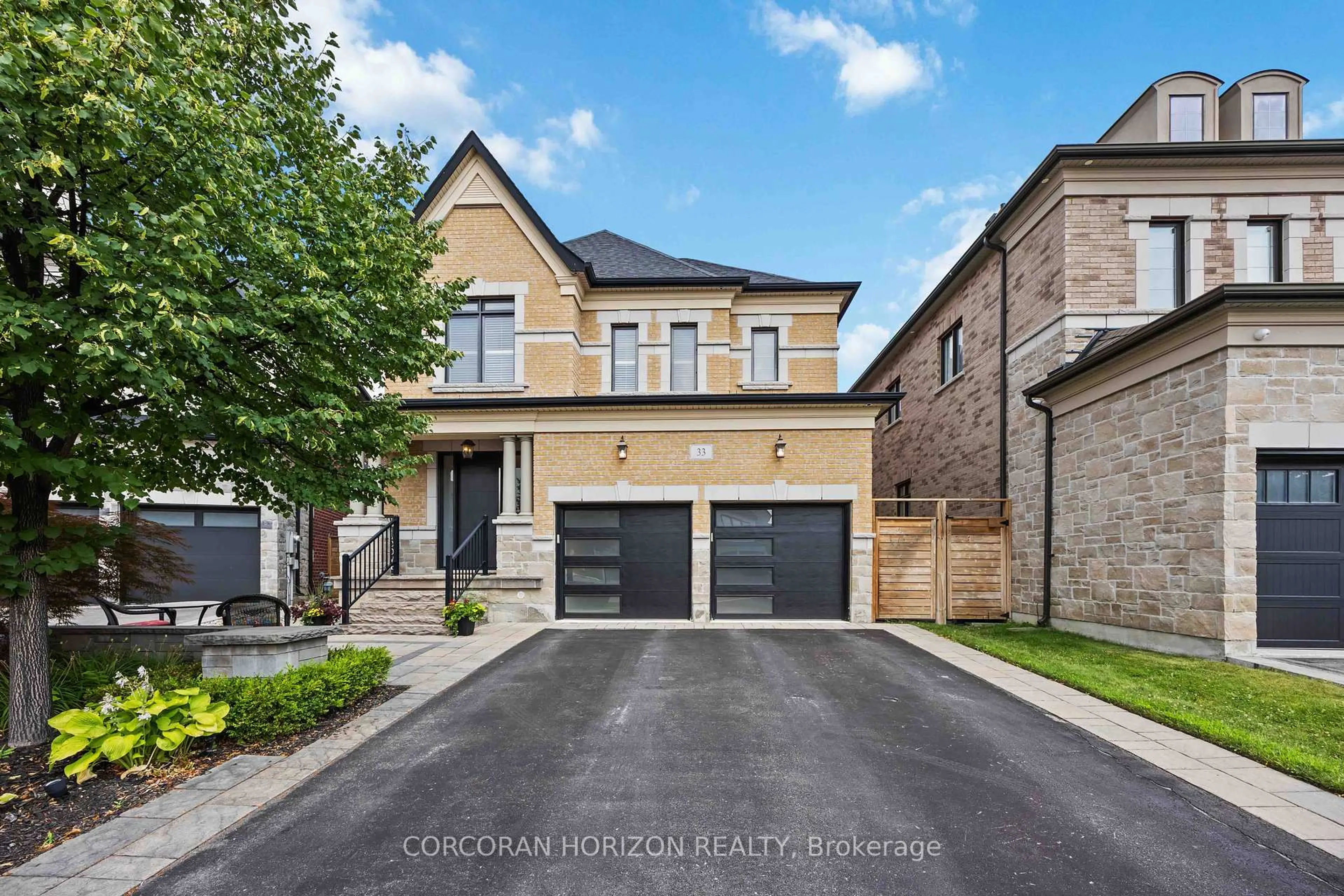 Home with brick exterior material, street for 33 Kylemount Crt, Vaughan Ontario L4J 0J4