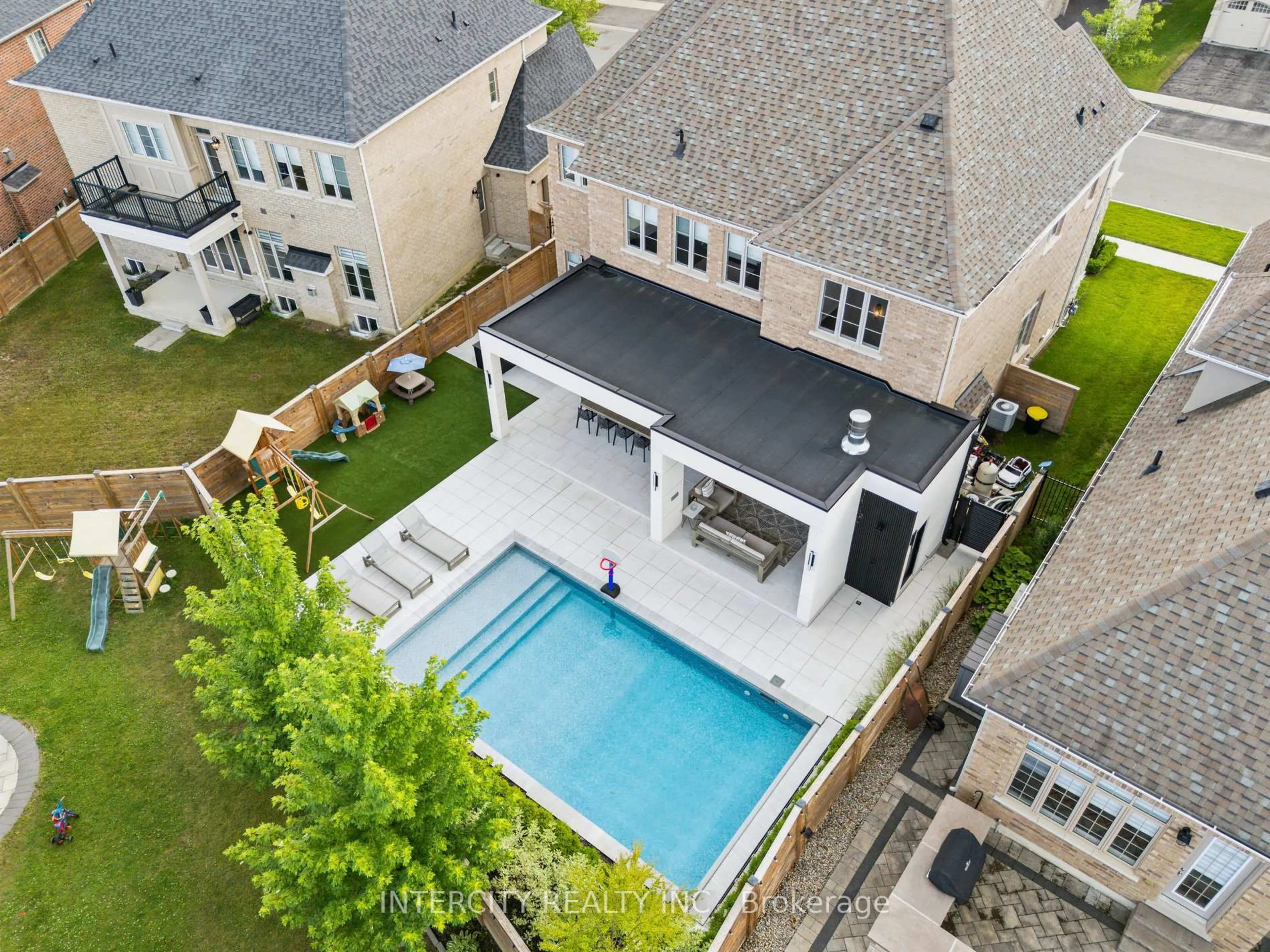 A pic from outside/outdoor area/front of a property/back of a property/a pic from drone, unknown for 8 Larkin Ave, King Ontario L7B 0N8