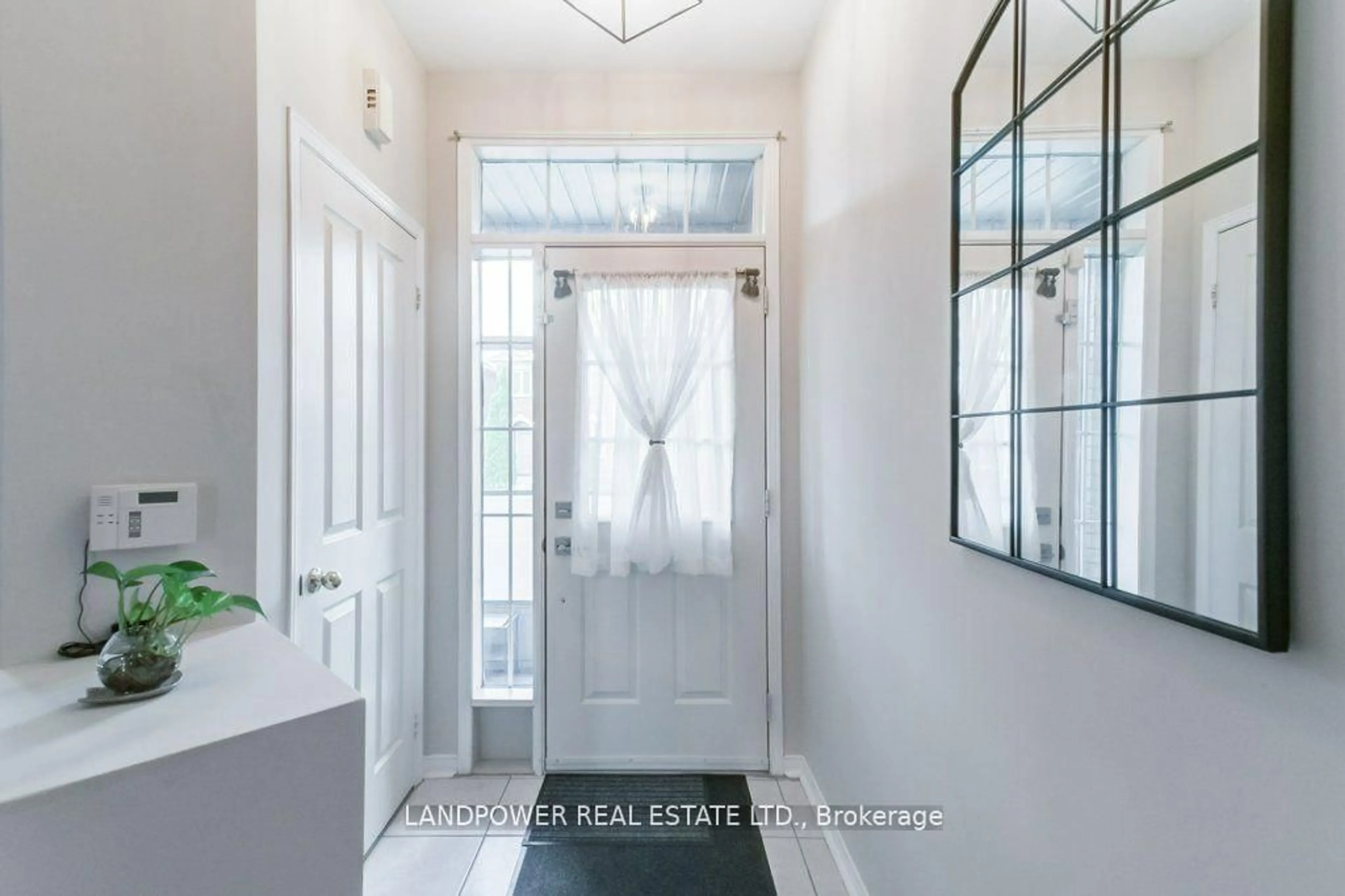 Indoor entryway for 165 Bur Oak Ave, Markham Ontario L6C 2G1