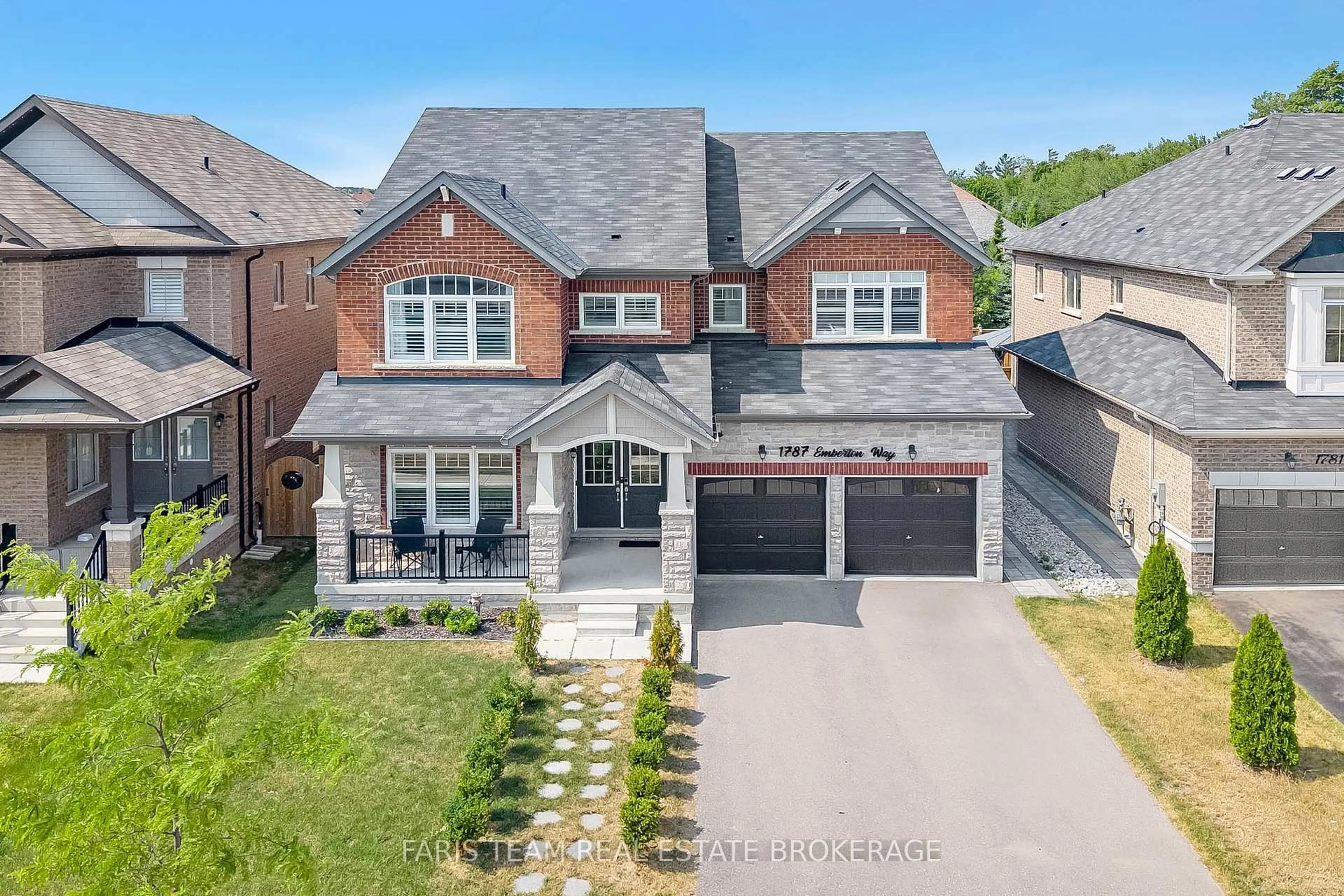 A pic from outside/outdoor area/front of a property/back of a property/a pic from drone, street for 1787 Emberton Way, Innisfil Ontario L9S 0N4