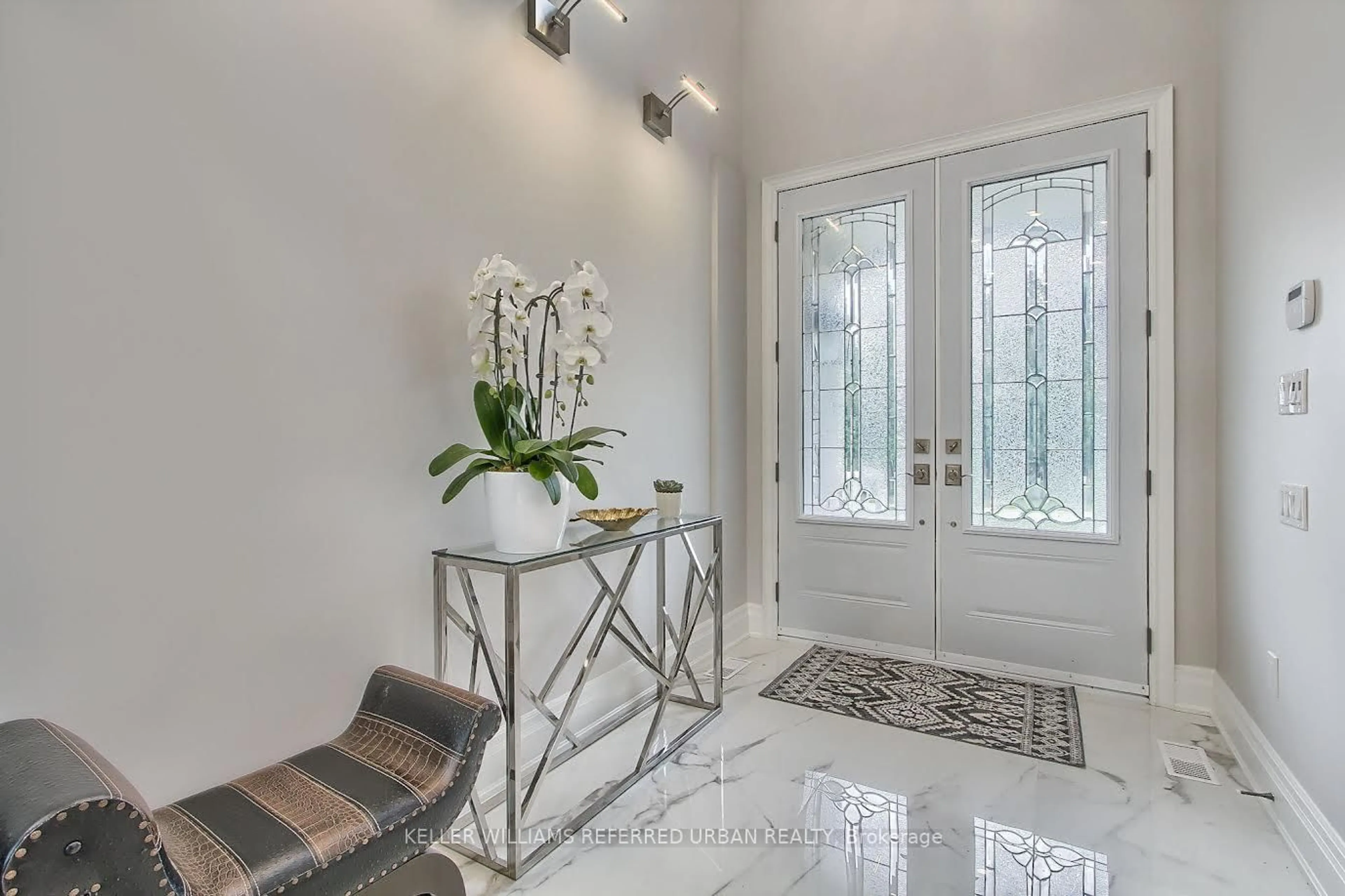 Indoor entryway for 70 Brule Lakeway, Georgina Ontario L0E 1L0