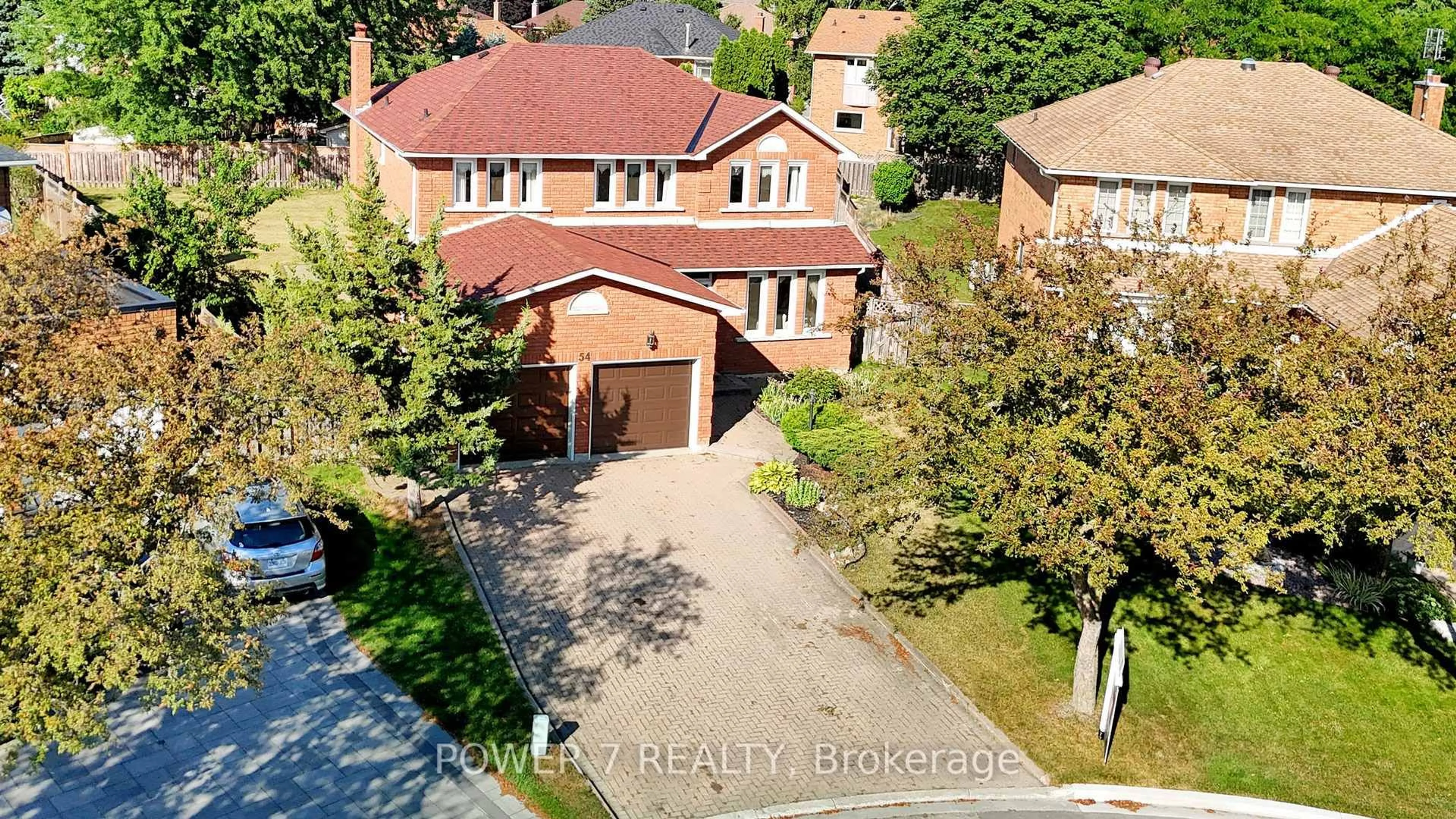 A pic from outside/outdoor area/front of a property/back of a property/a pic from drone, street for 54 Hewlett Cres, Markham Ontario L3P 7J7