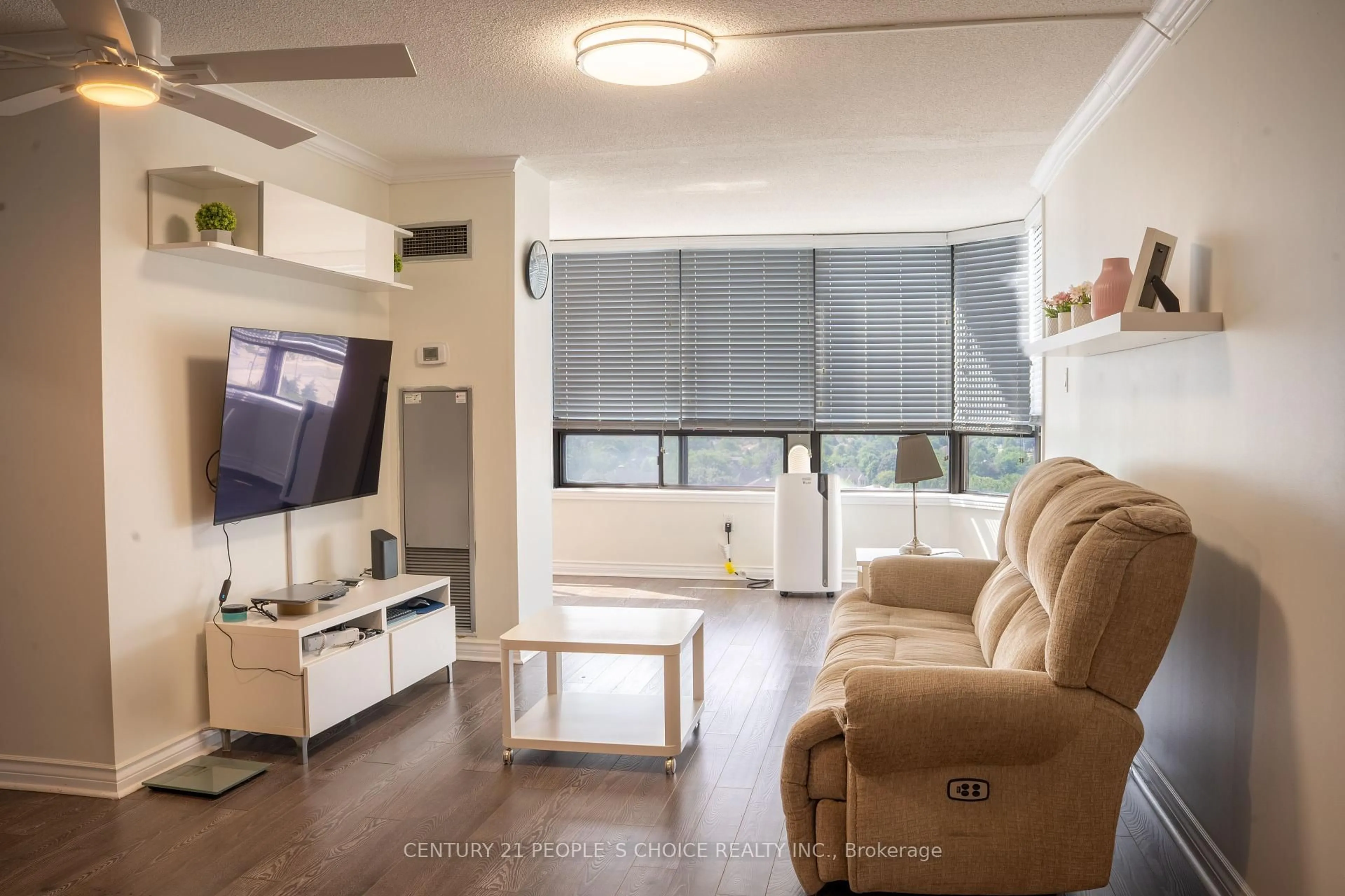 Living room with furniture, unknown for 7601 Bathurst St #1105, Vaughan Ontario L4J 4H5