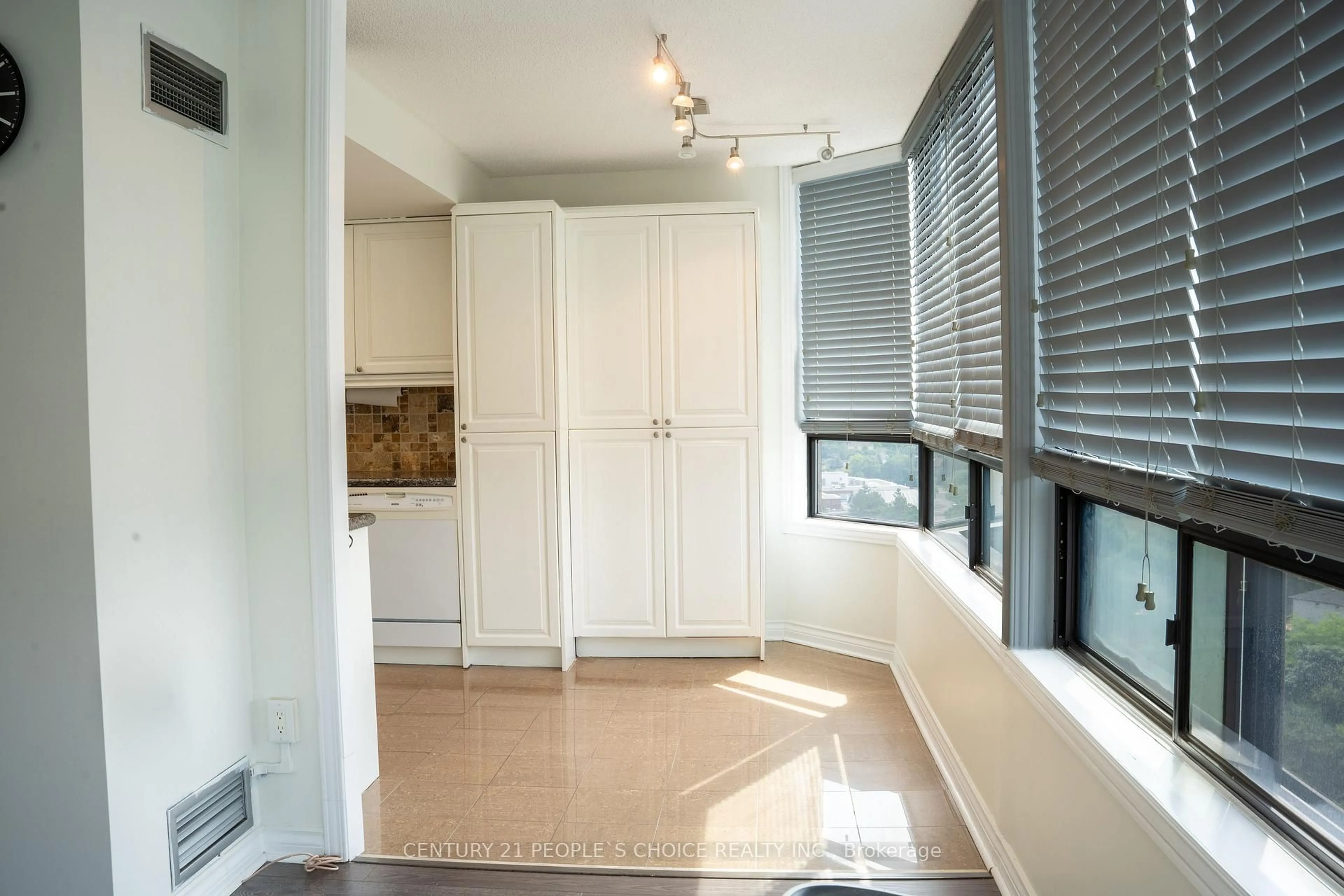 Unknown for 7601 Bathurst St #1105, Vaughan Ontario L4J 4H5