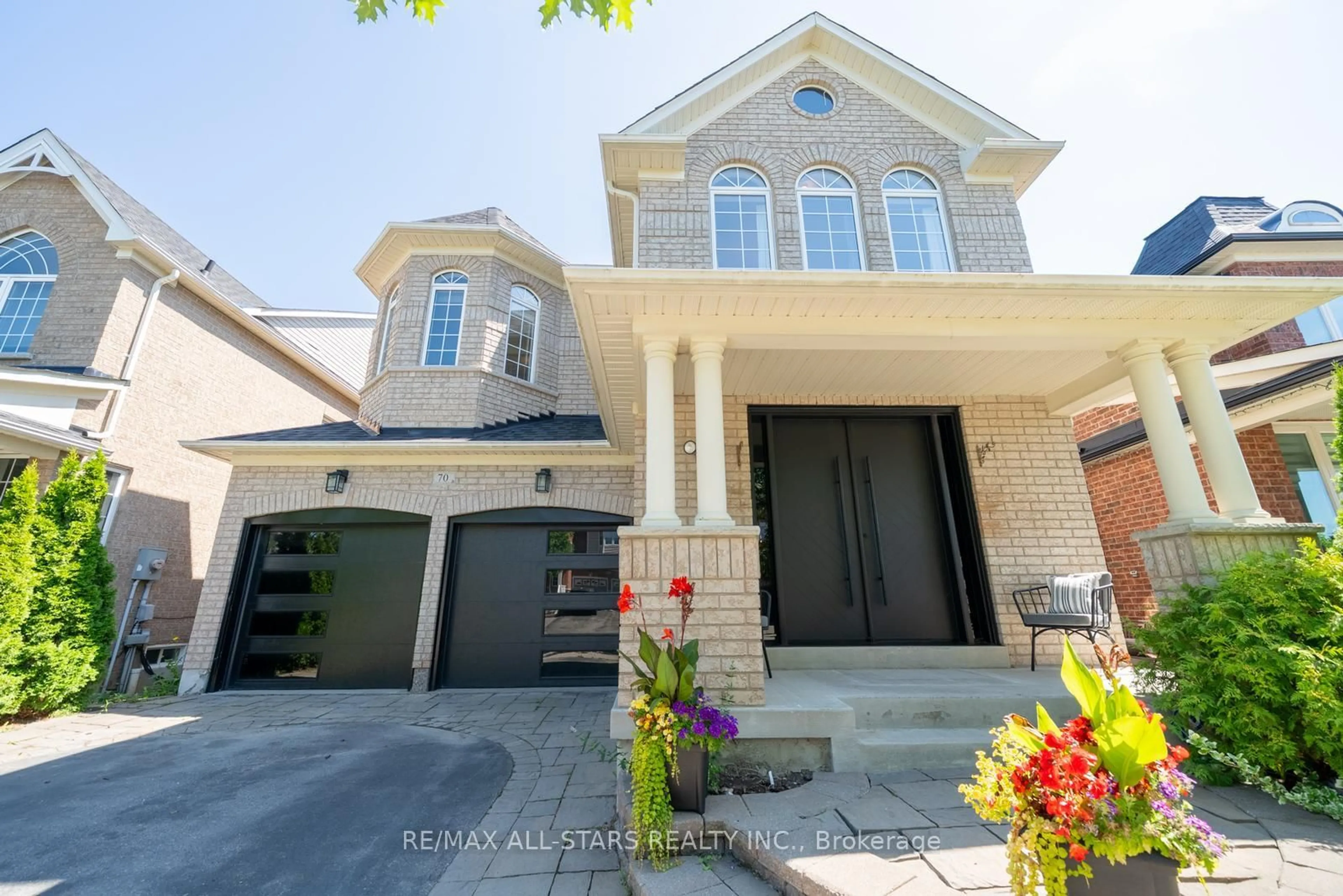 Home with brick exterior material, street for 70 Isabella Garden Lane, Whitchurch-Stouffville Ontario L4A 0L5