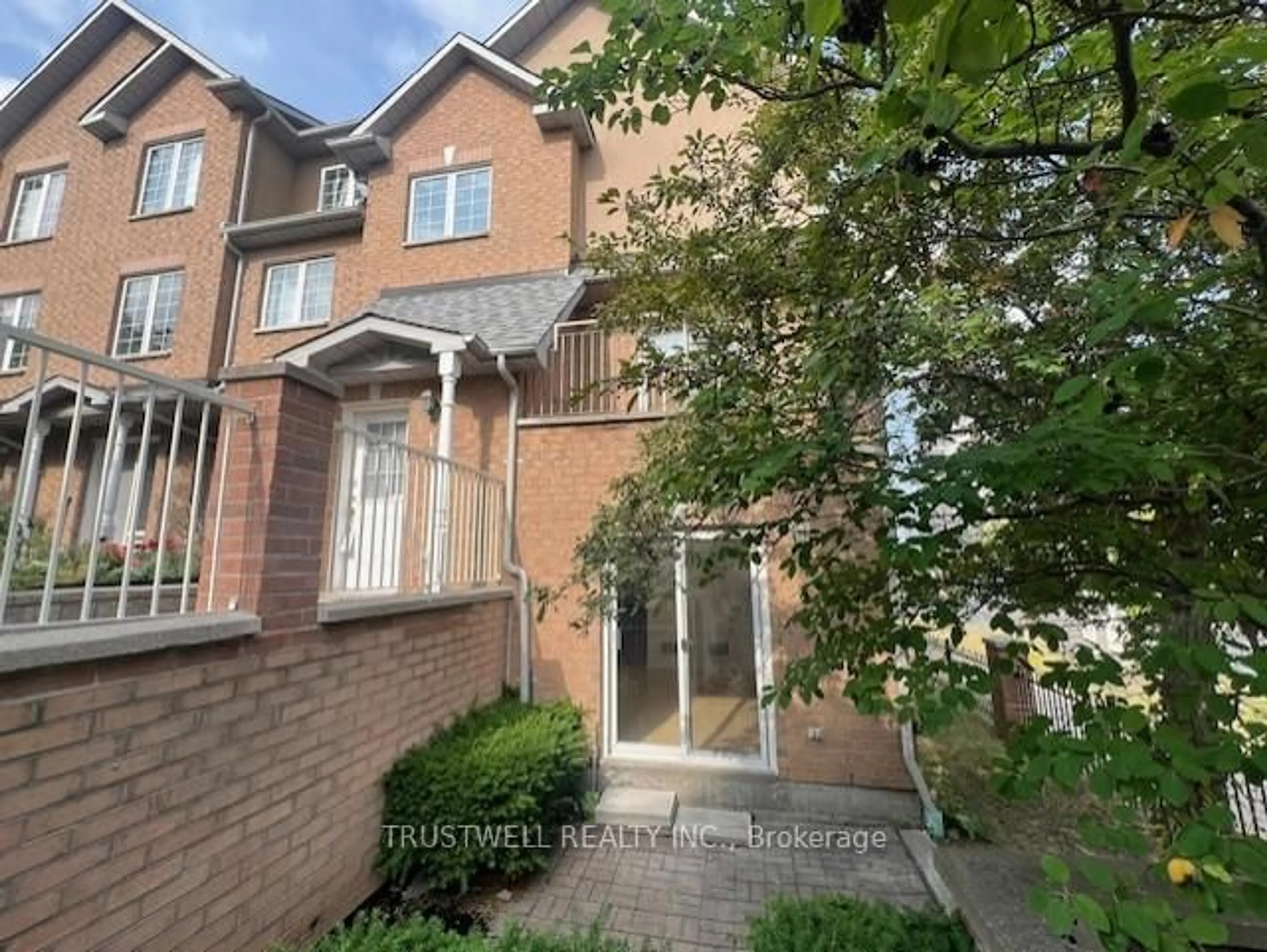 A pic from outside/outdoor area/front of a property/back of a property/a pic from drone, street for 16 Cox Blvd #1, Markham Ontario L3R 4G4