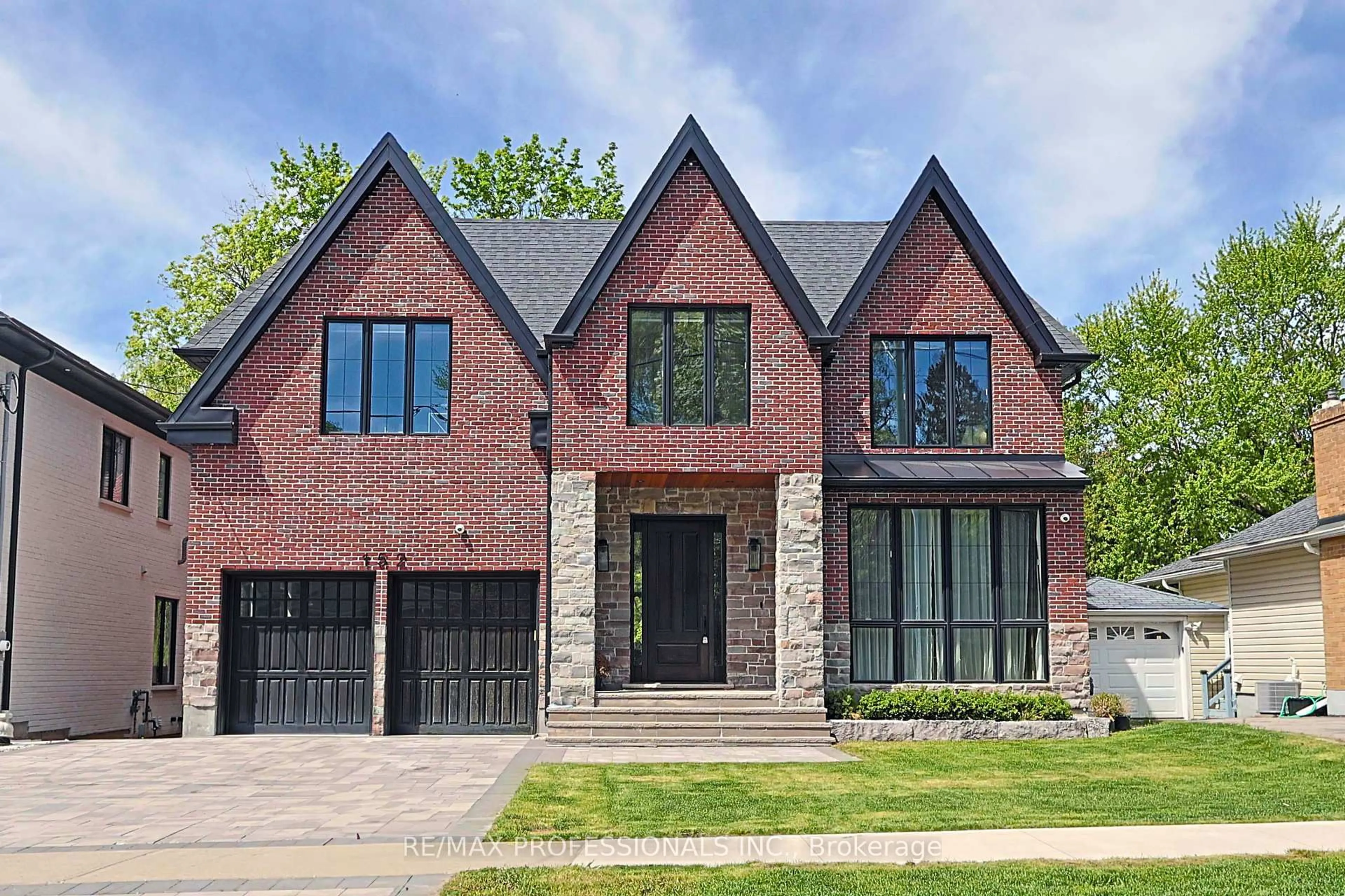 Home with brick exterior material, street for 152 Wells St, Aurora Ontario L4G 1T7