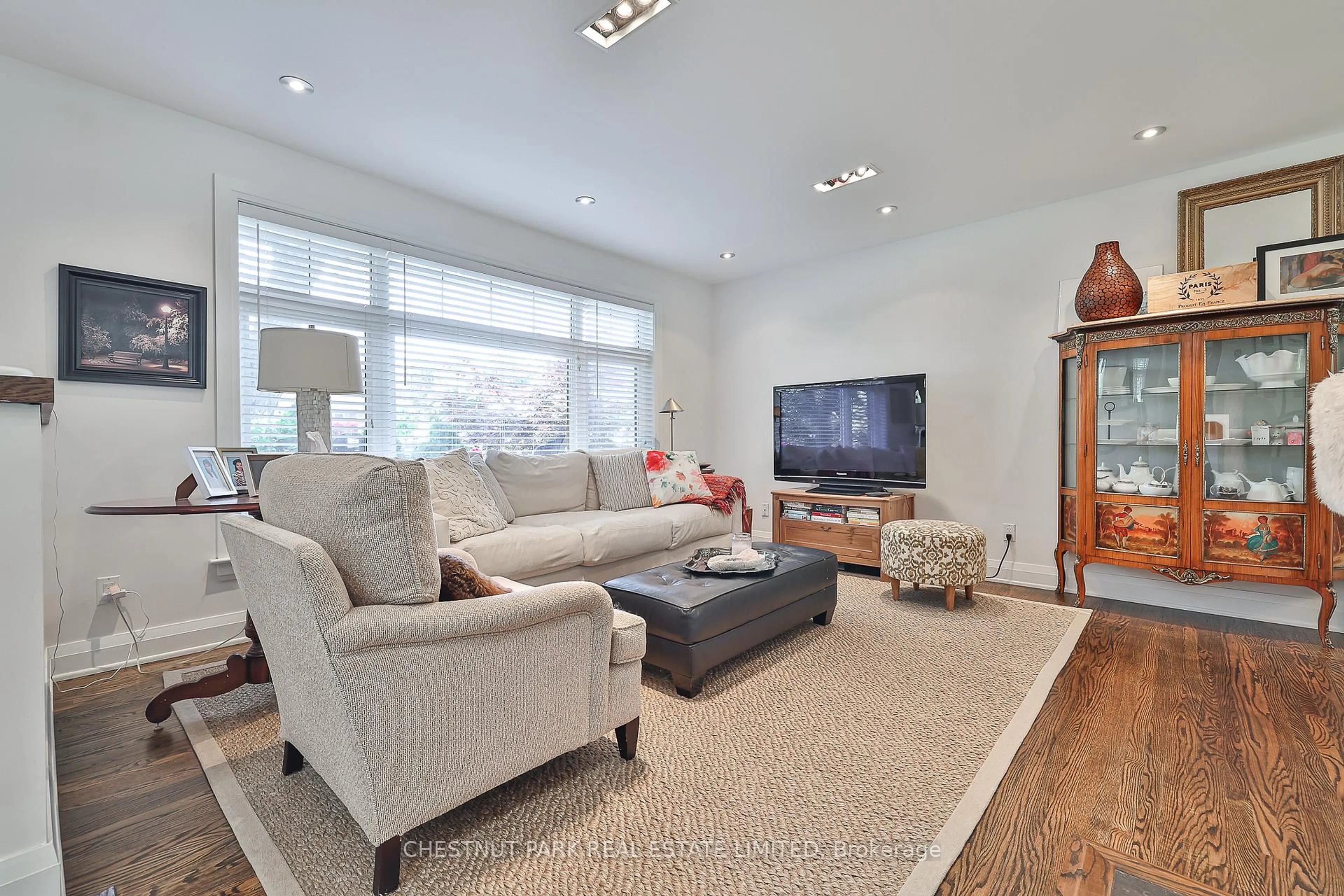 Living room with furniture, unknown for 17 Arrowflight Dr, Markham Ontario L3P 1R9