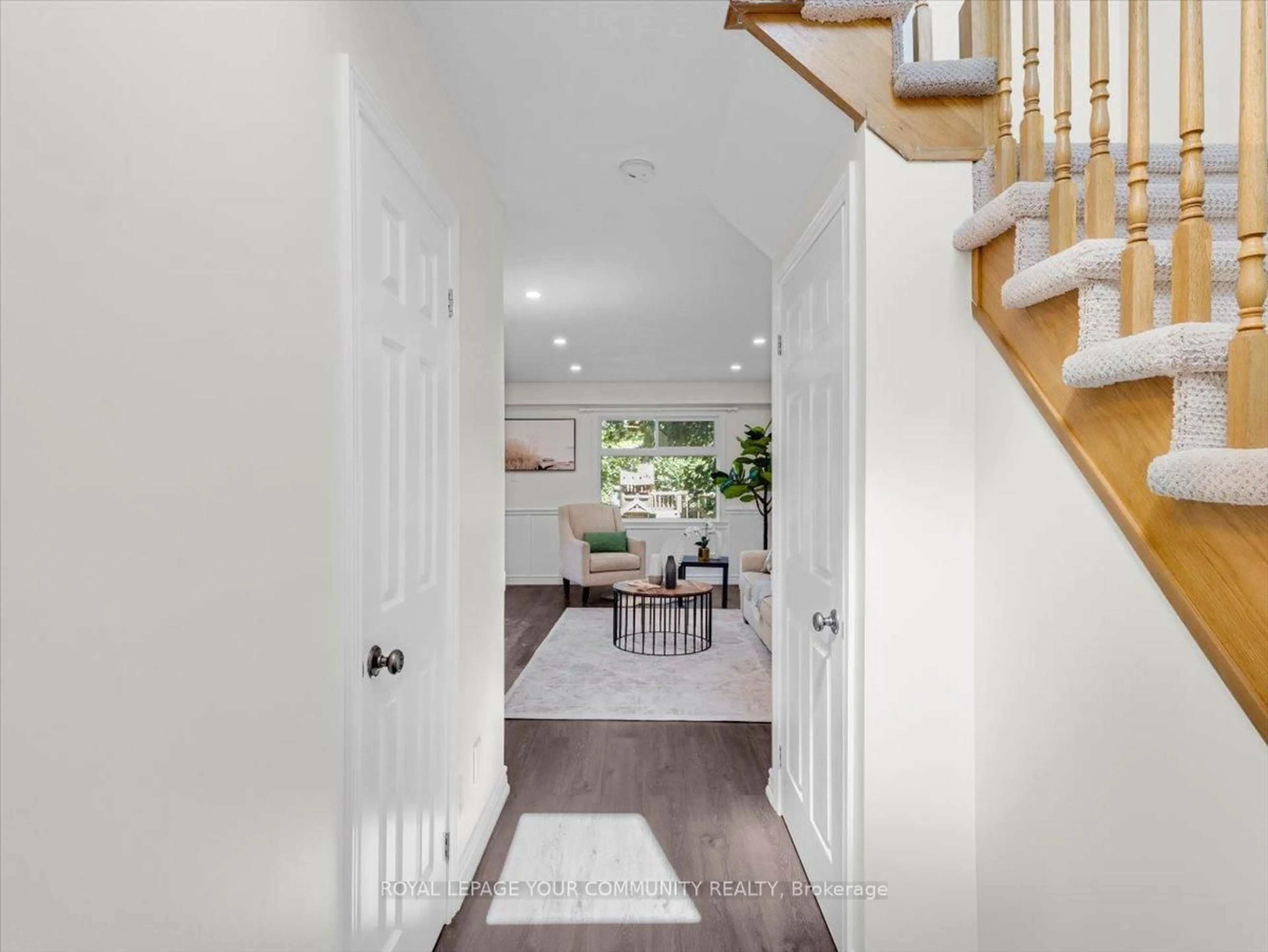 Indoor entryway for 113 Natanya Blvd, Georgina Ontario L4P 3P9