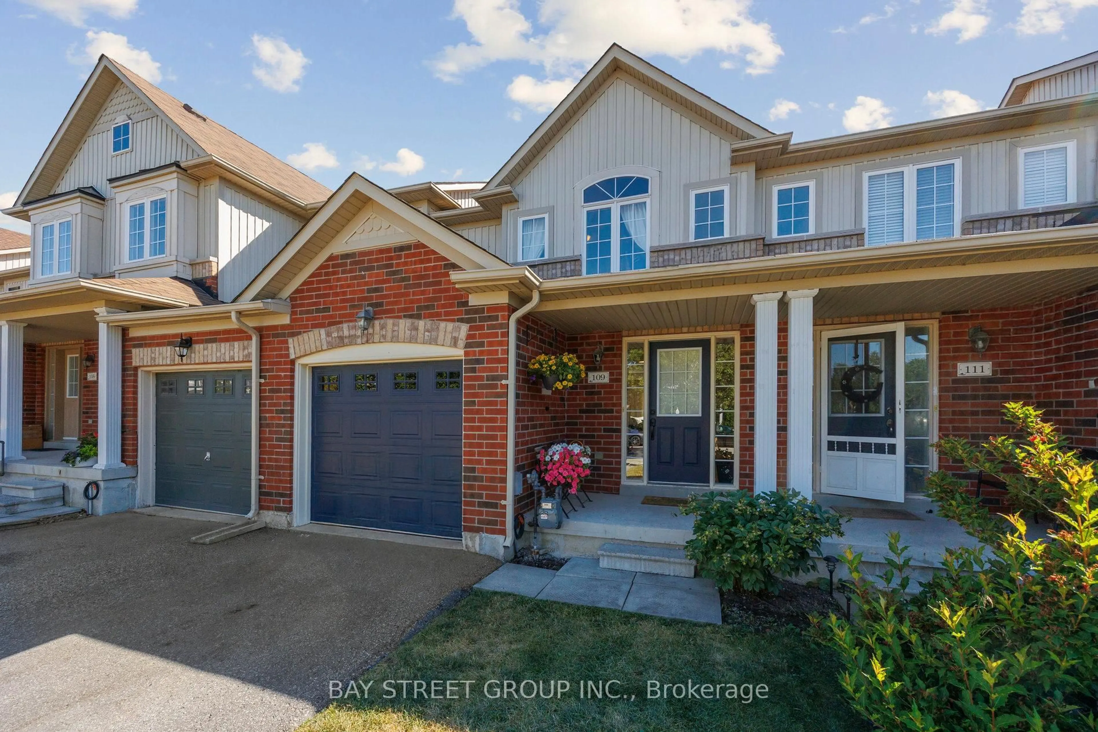 Home with brick exterior material, street for 109 Hammill Hts, East Gwillimbury Ontario L0G 1M0