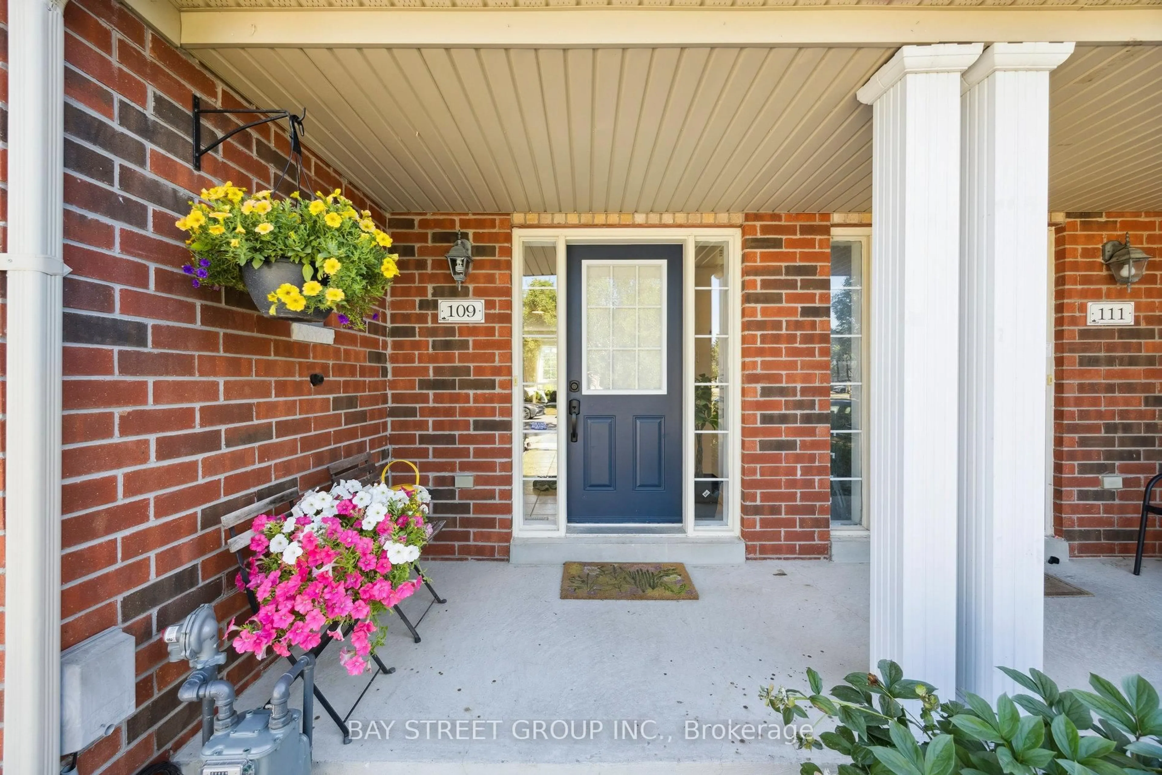 Indoor entryway for 109 Hammill Hts, East Gwillimbury Ontario L0G 1M0