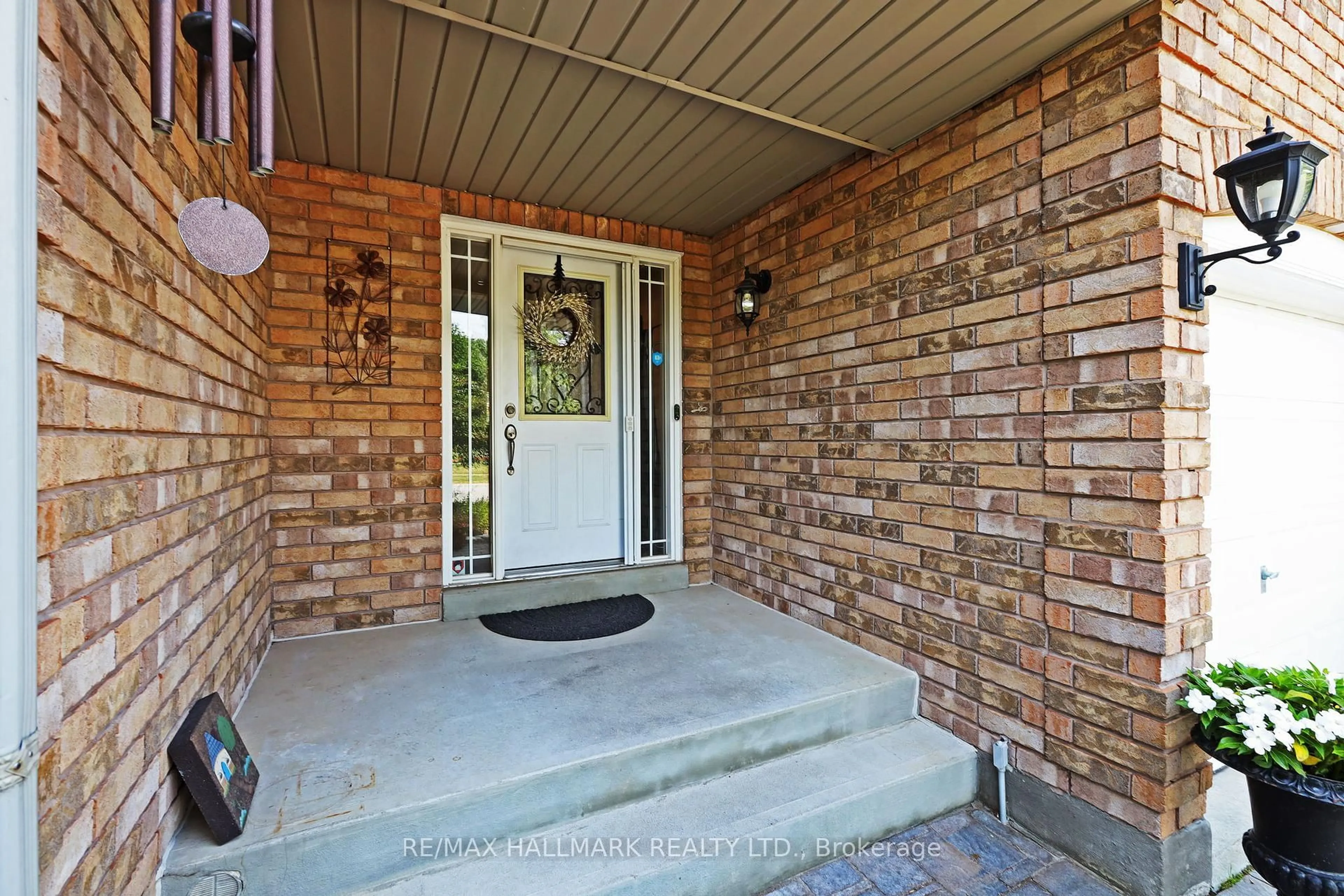 Indoor entryway for 178 Lori Ave, Whitchurch-Stouffville Ontario L4A 1K2