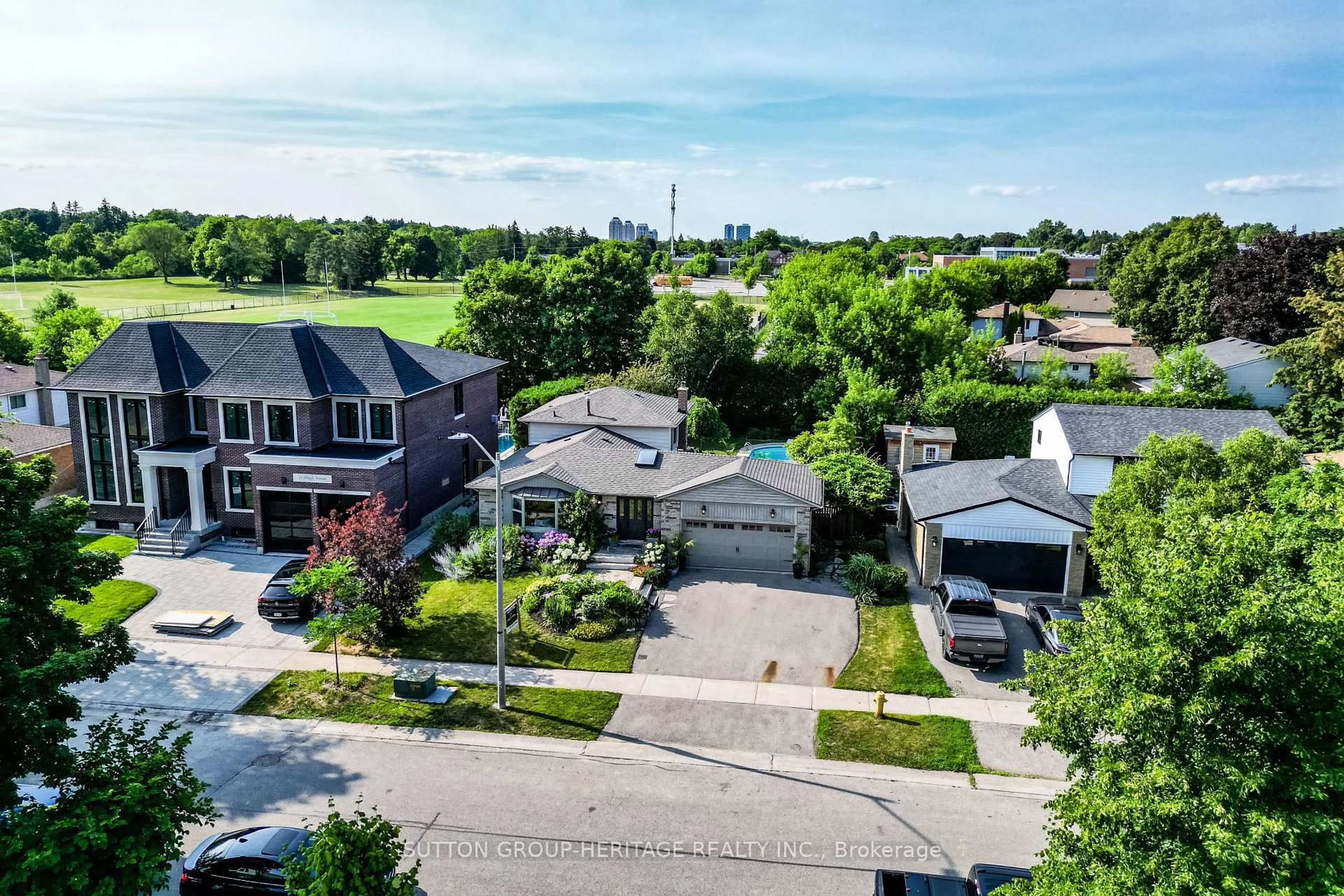 A pic from outside/outdoor area/front of a property/back of a property/a pic from drone, street for 47 Pringle Ave, Markham Ontario L3P 2P3