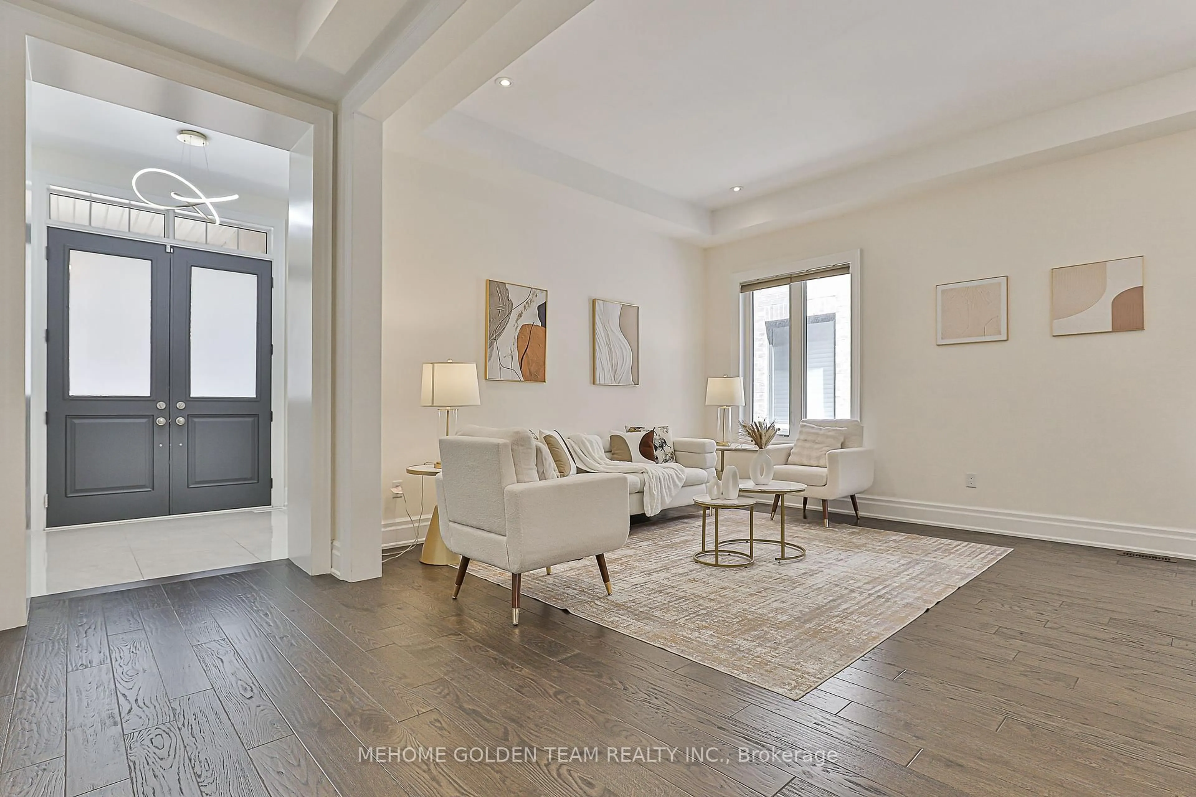 Living room with furniture, unknown for 35 Shining Willow Crt, Richmond Hill Ontario L4C 5N6