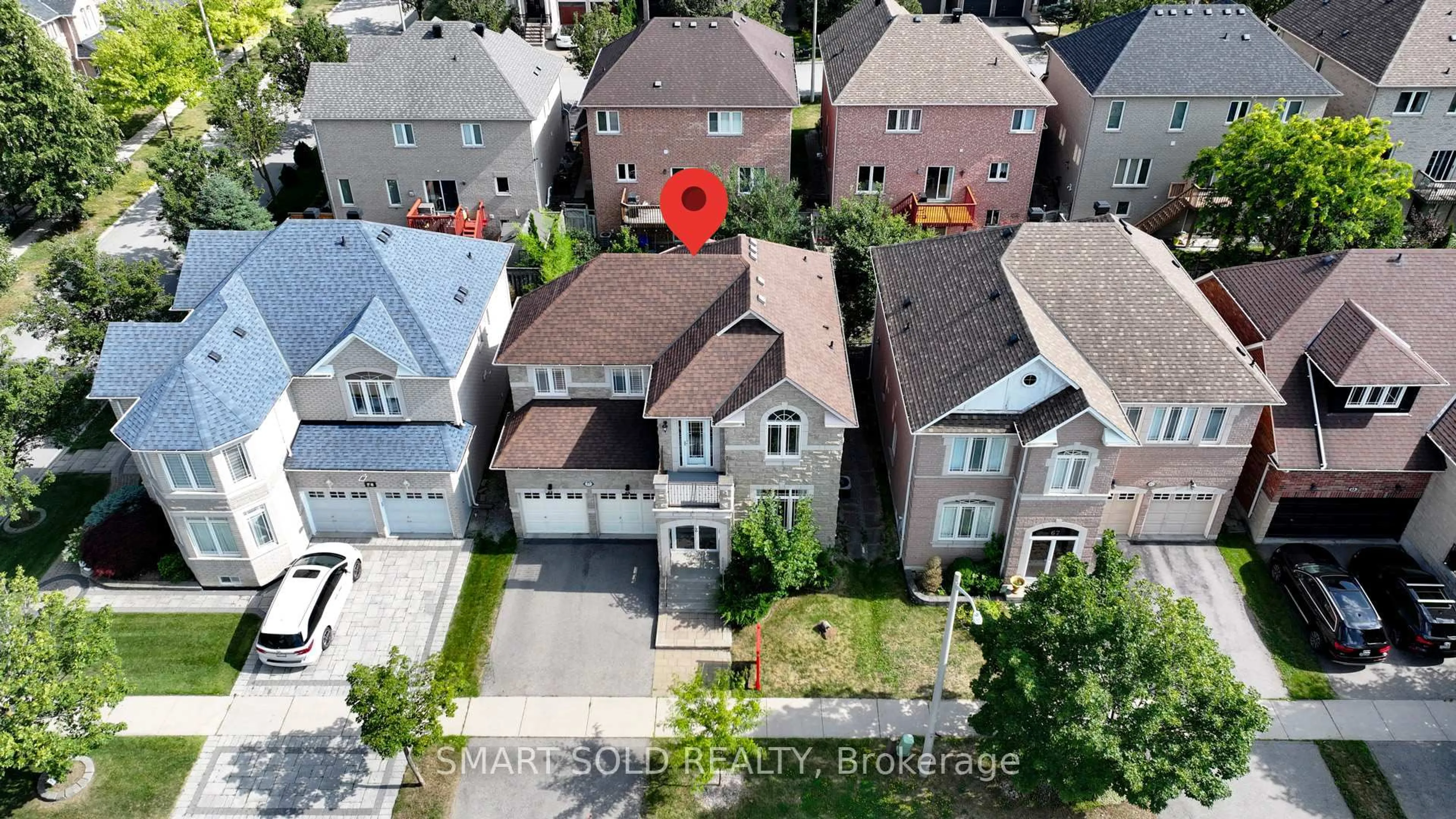 A pic from outside/outdoor area/front of a property/back of a property/a pic from drone, street for 69 Libra Ave, Richmond Hill Ontario L4S 2K1
