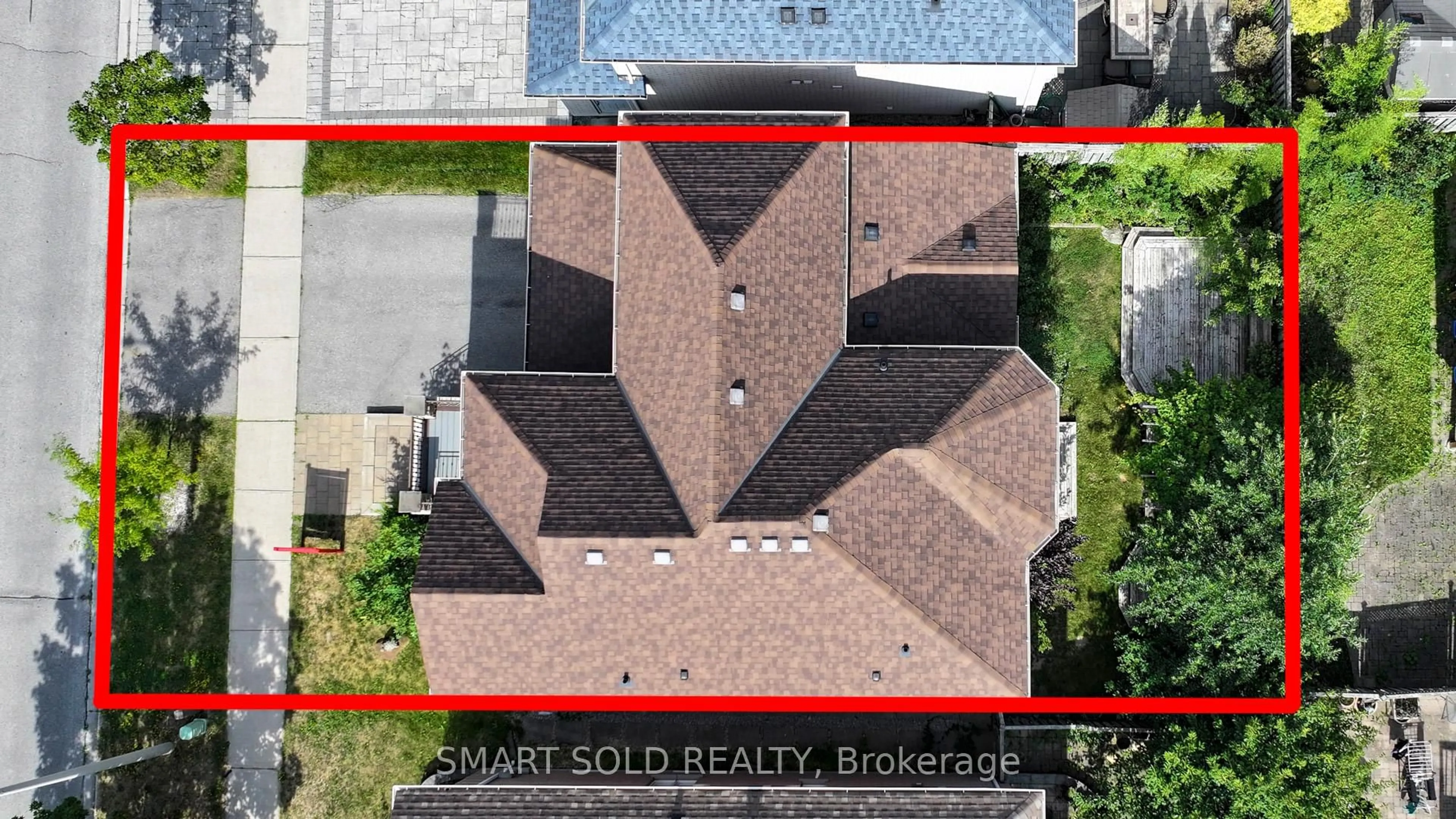 A pic from outside/outdoor area/front of a property/back of a property/a pic from drone, unknown for 69 Libra Ave, Richmond Hill Ontario L4S 2K1