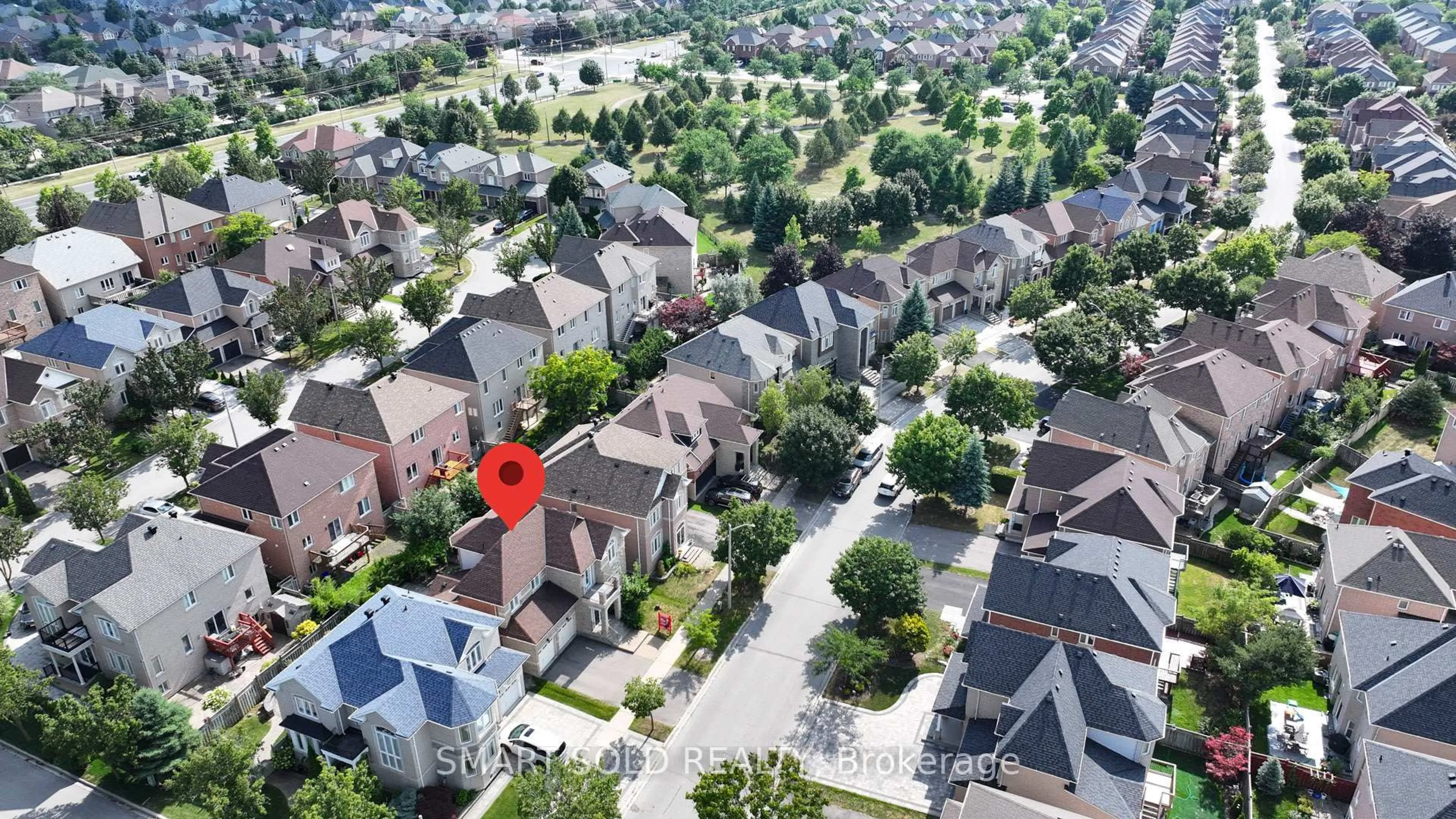 A pic from outside/outdoor area/front of a property/back of a property/a pic from drone, street for 69 Libra Ave, Richmond Hill Ontario L4S 2K1