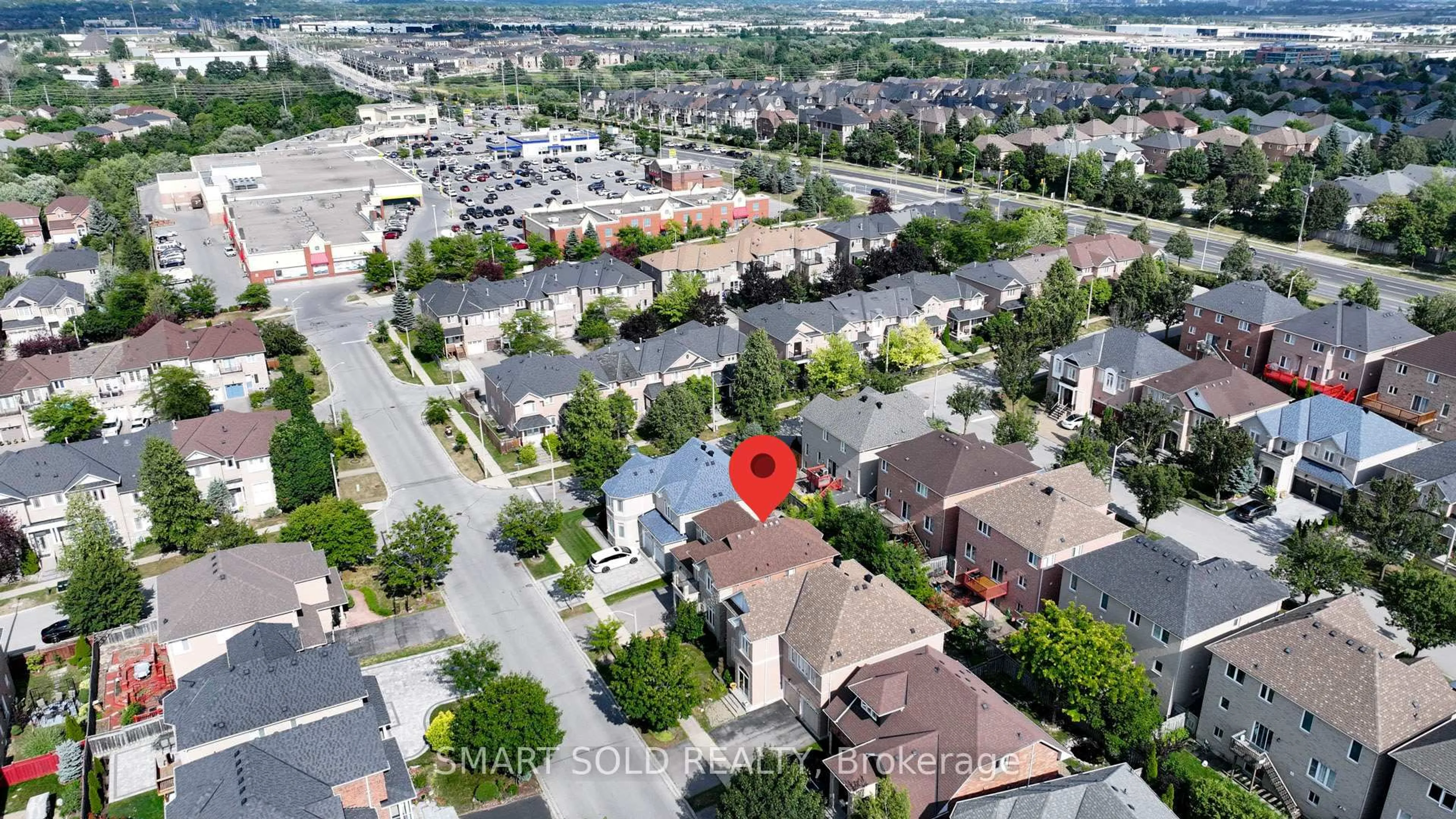 A pic from outside/outdoor area/front of a property/back of a property/a pic from drone, street for 69 Libra Ave, Richmond Hill Ontario L4S 2K1