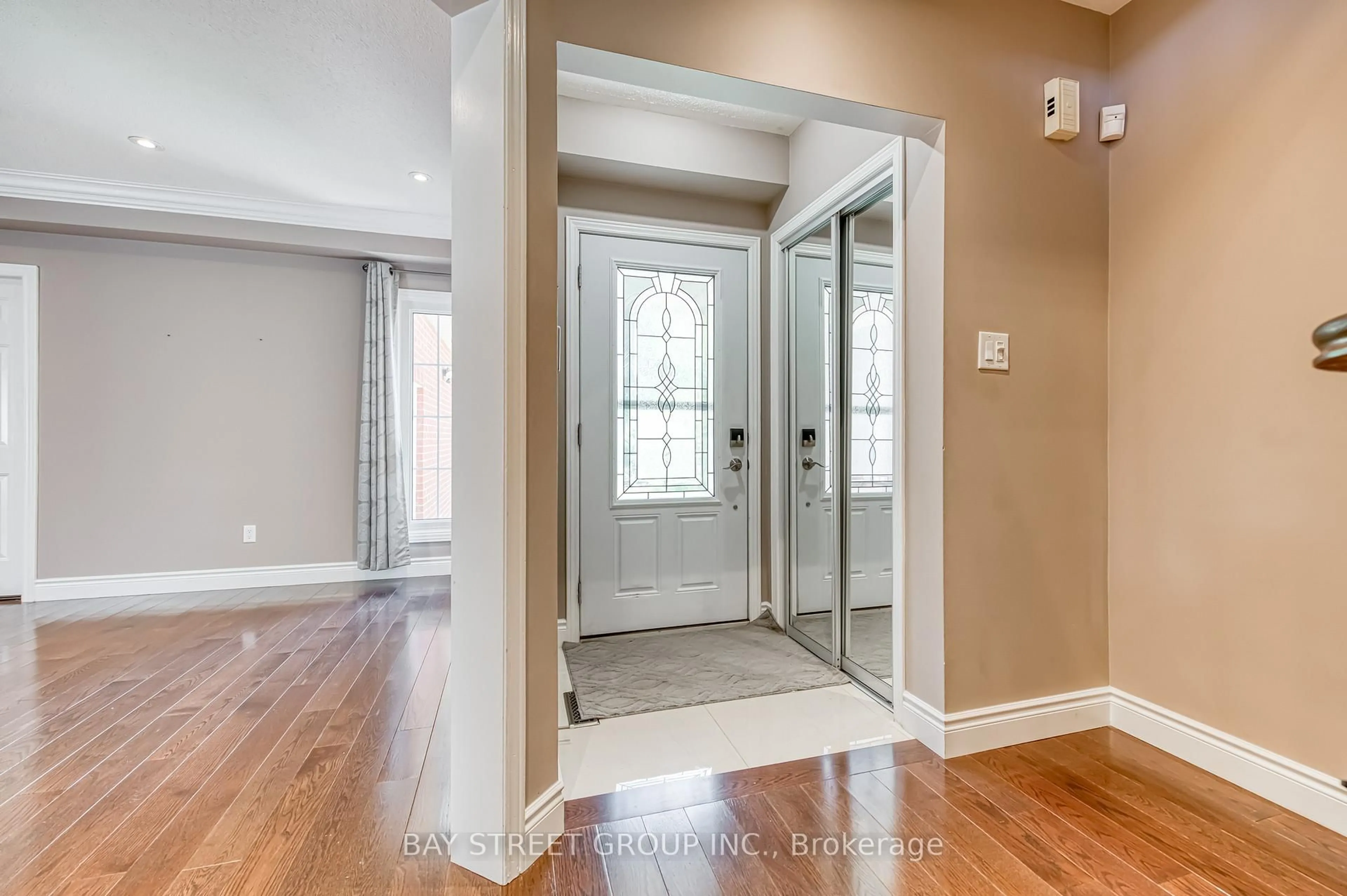Indoor entryway for 15 Glenbury Dr, Vaughan Ontario L4J 7X5