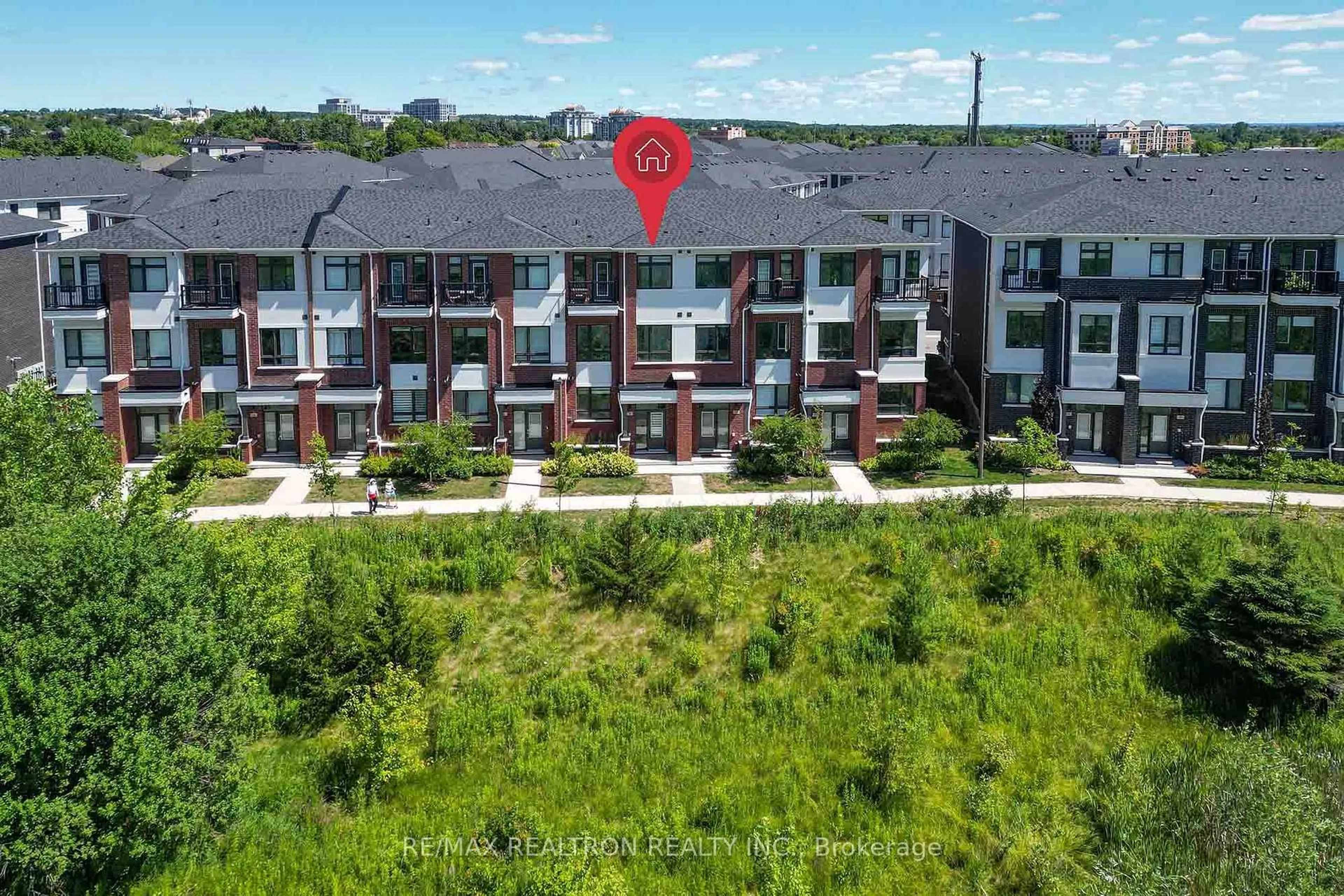 A pic from outside/outdoor area/front of a property/back of a property/a pic from drone, street for 30 Nine Mile Lane, Richmond Hill Ontario L4C 5S6