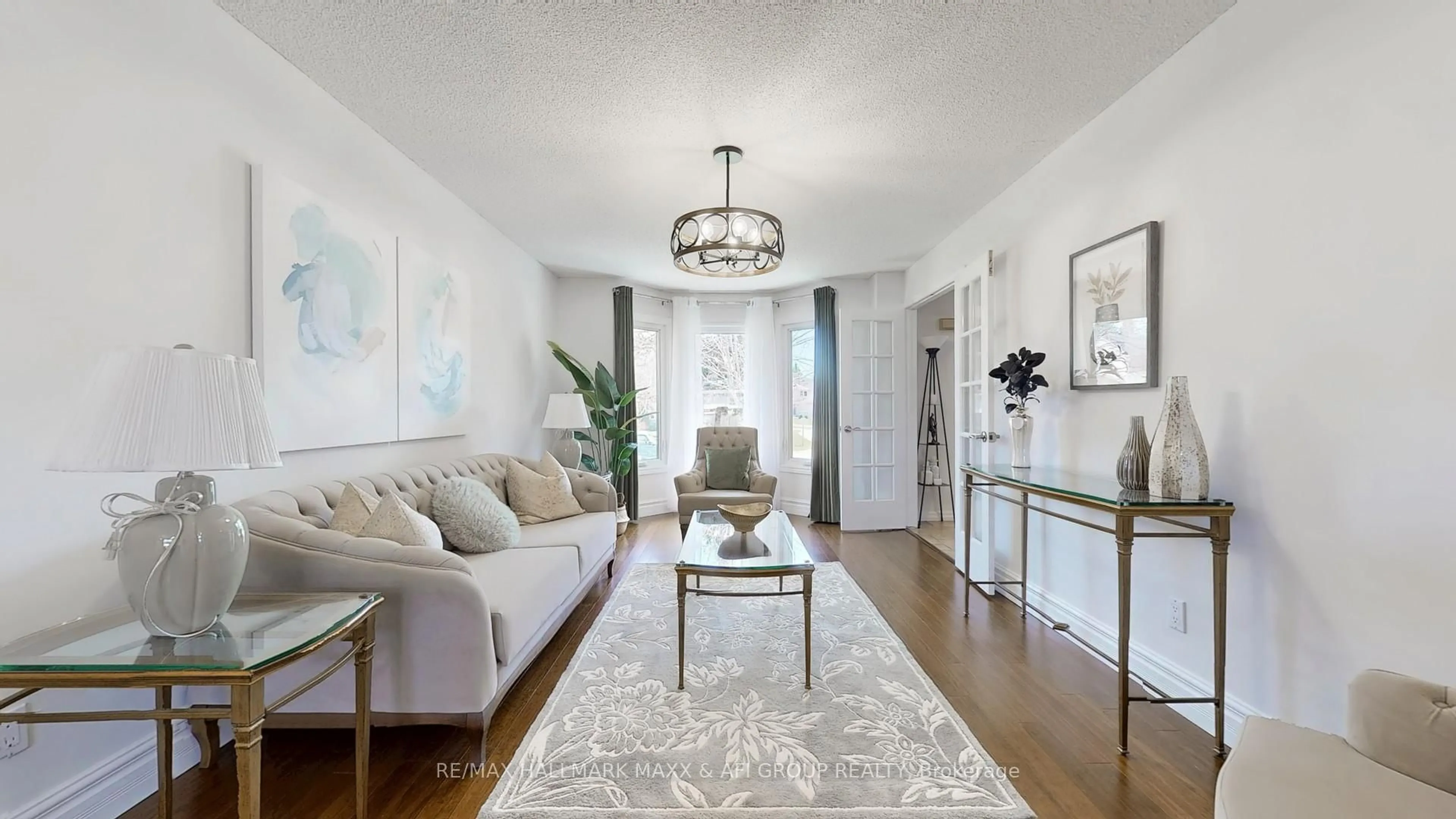 Living room with furniture, unknown for 86 Tamarac Tr, Aurora Ontario L4G 5S1