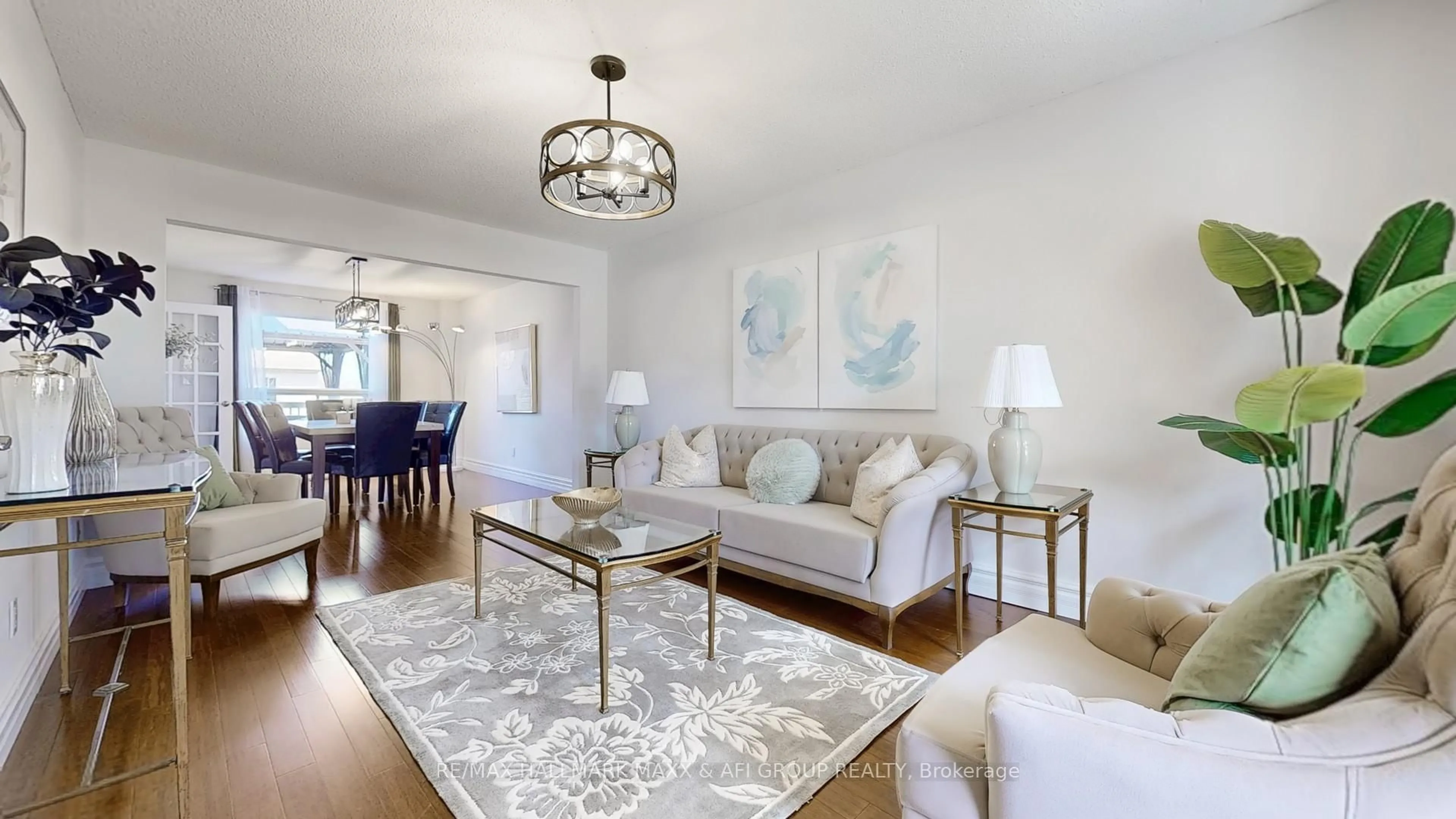 Living room with furniture, unknown for 86 Tamarac Tr, Aurora Ontario L4G 5S1