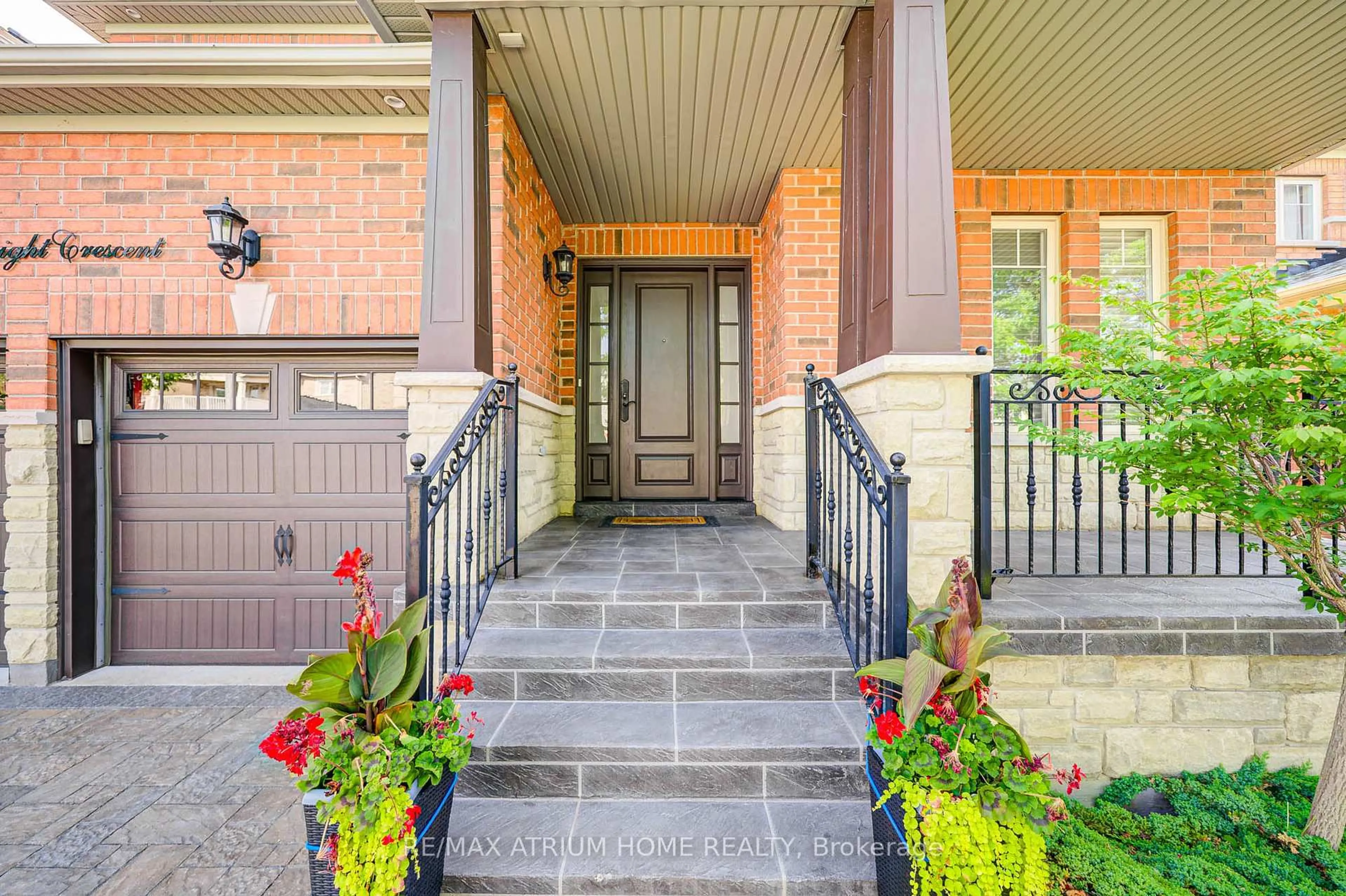 Indoor entryway for 11 Albright Cres, Richmond Hill Ontario L4E 4Z4