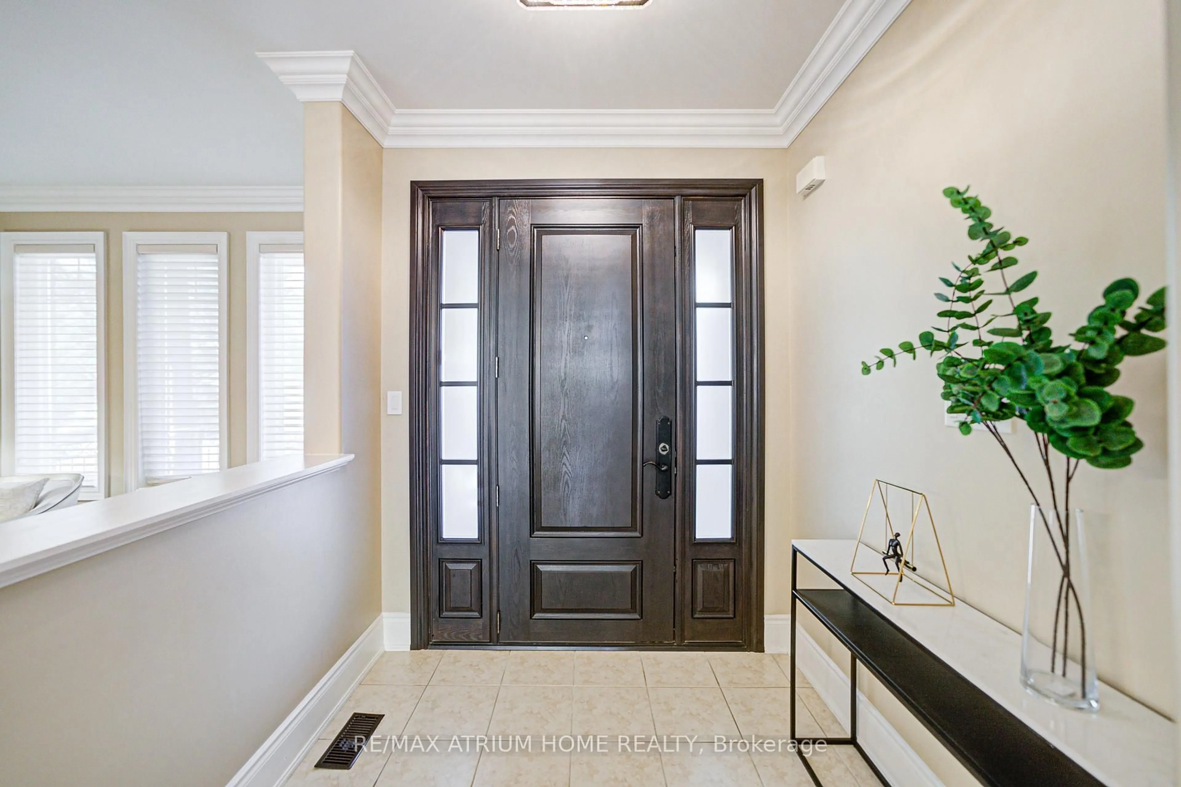 Indoor entryway for 11 Albright Cres, Richmond Hill Ontario L4E 4Z4