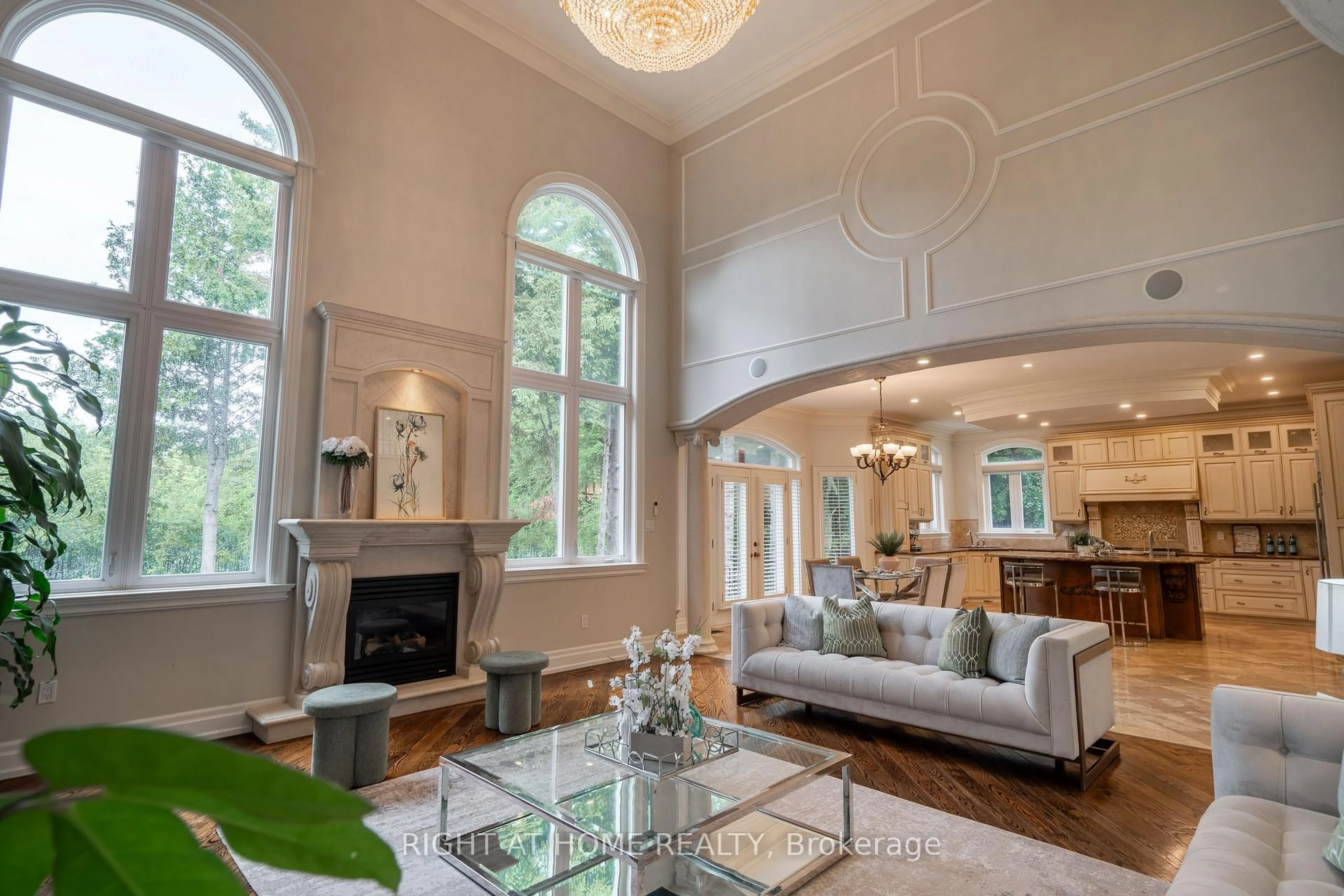 Living room with furniture, unknown for 286 Fern Ave, Richmond Hill Ontario L4C 6L4