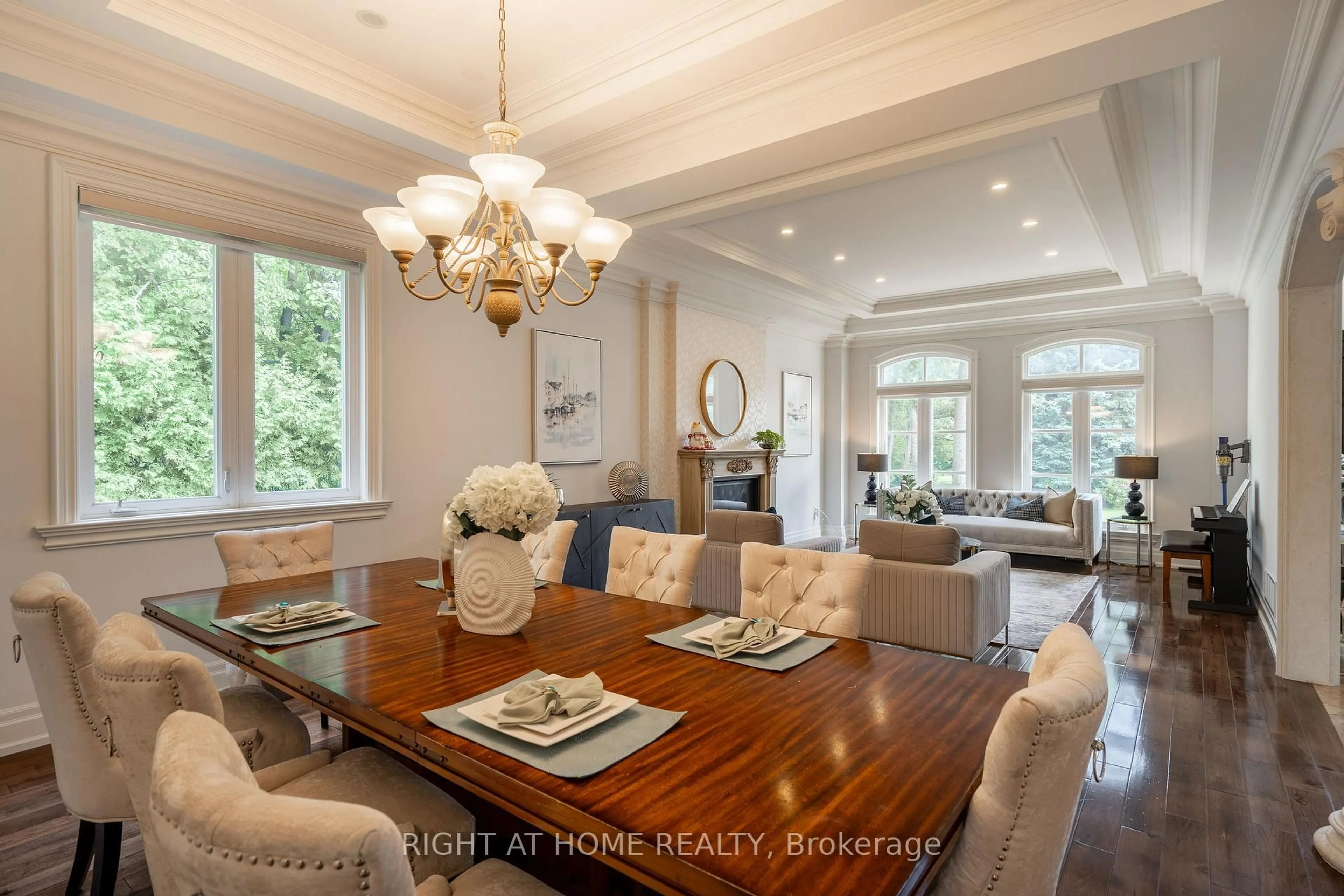 Dining room, wood/laminate floor for 286 Fern Ave, Richmond Hill Ontario L4C 6L4