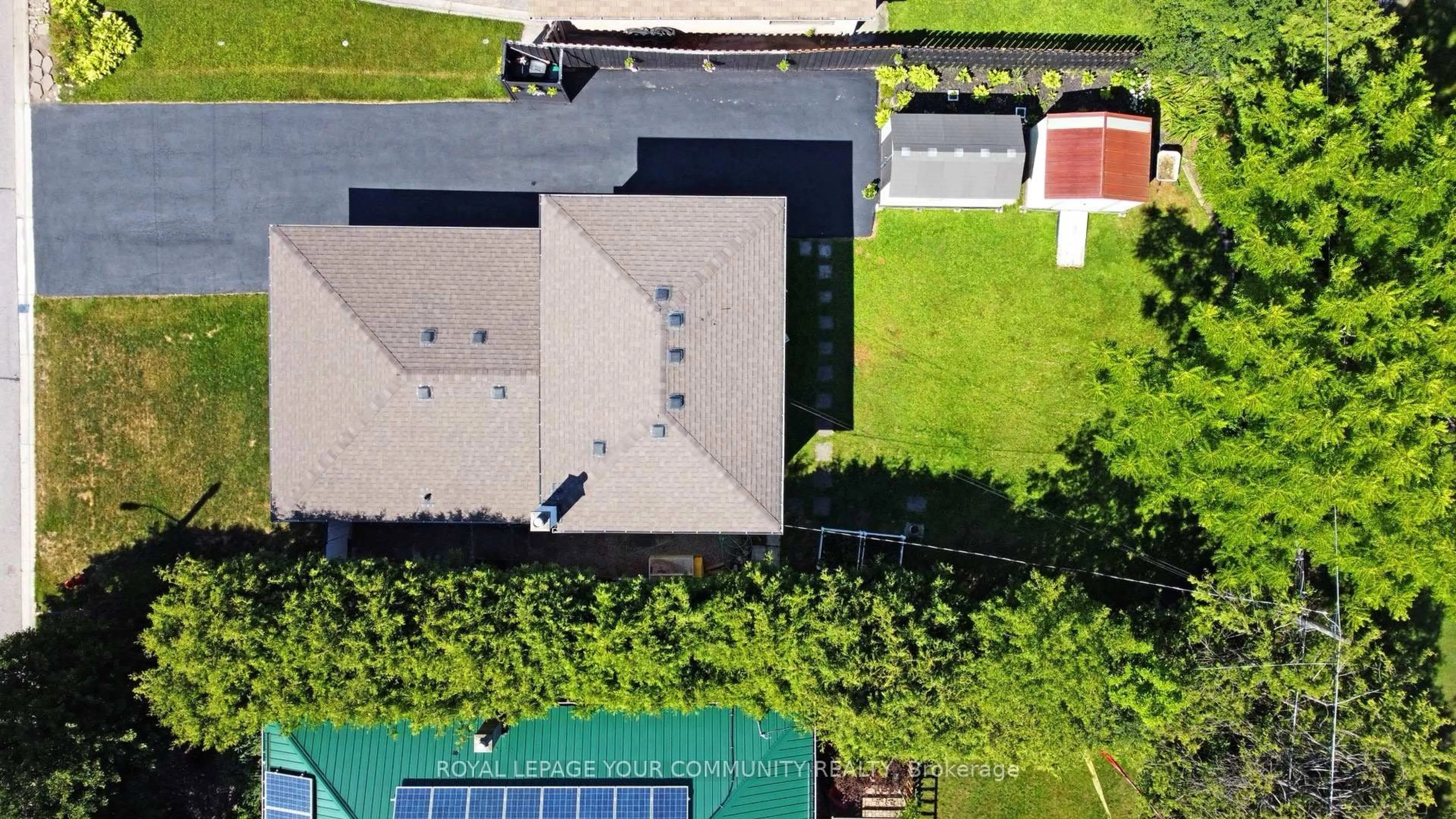 A pic from outside/outdoor area/front of a property/back of a property/a pic from drone, unknown for 26 Kemano Rd, Aurora Ontario L4G 2Y3
