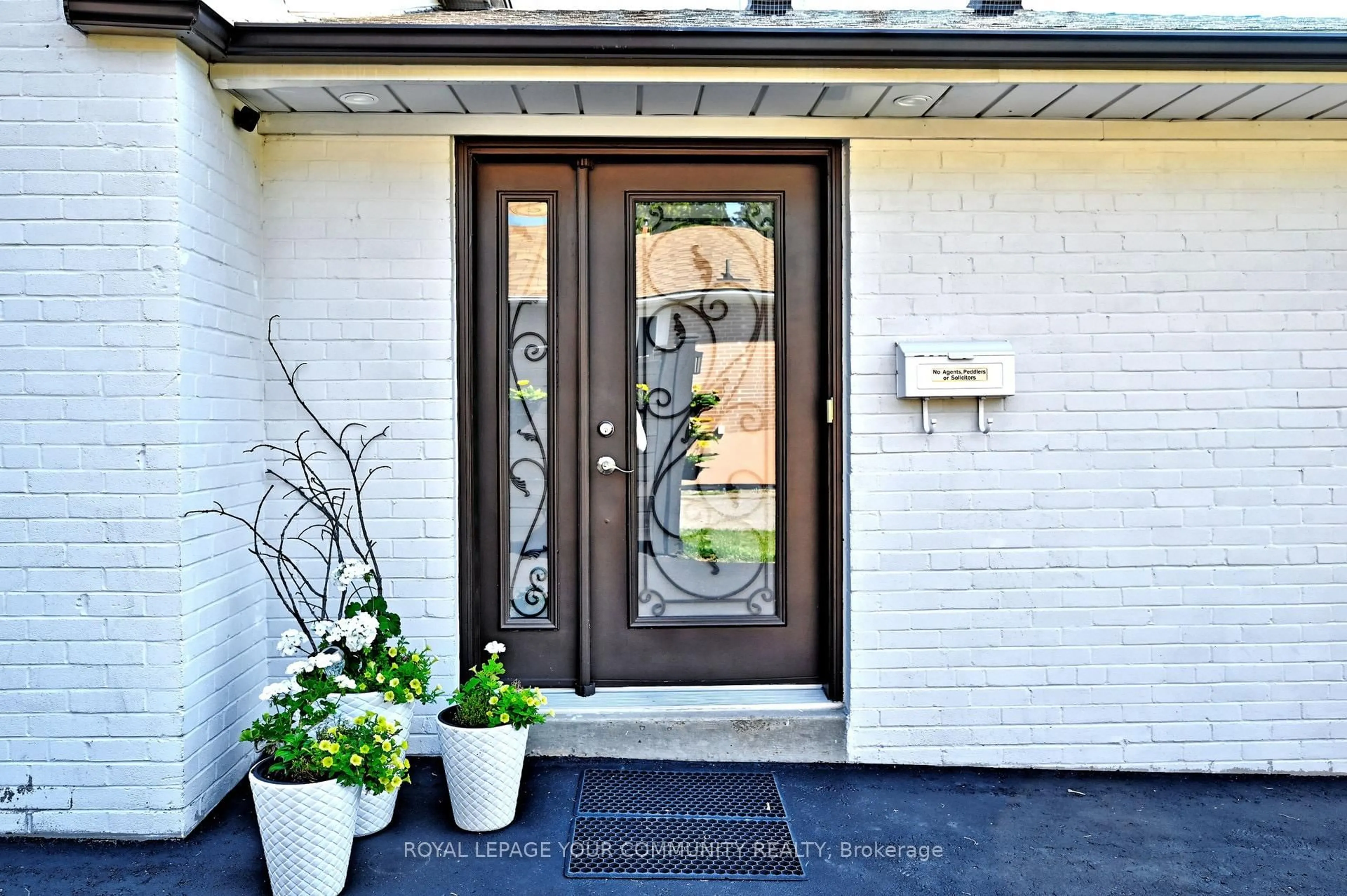 Indoor entryway for 26 Kemano Rd, Aurora Ontario L4G 2Y3