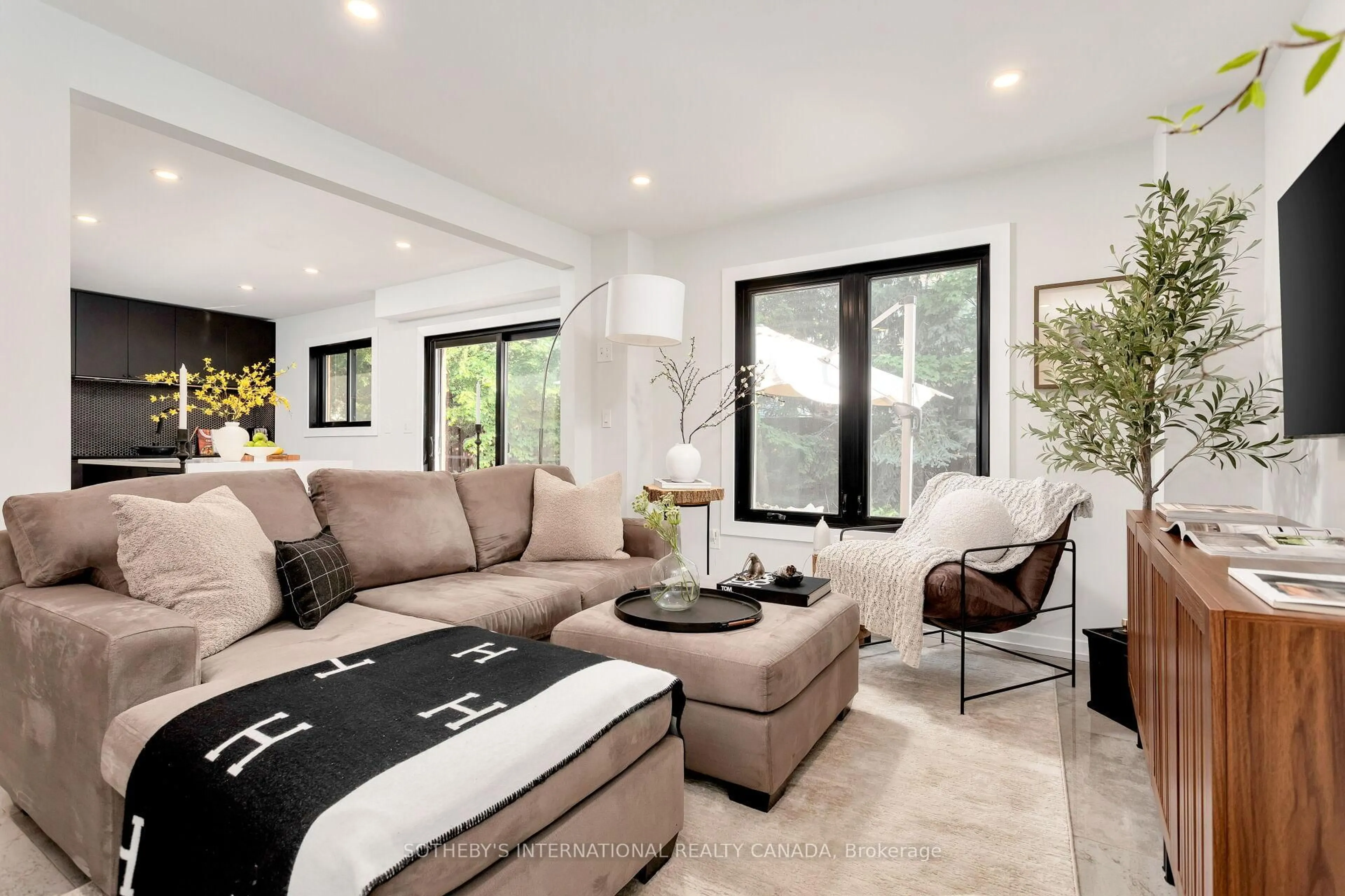 Living room with furniture, unknown for 173 South Belair Dr, Vaughan Ontario L4H 2N5