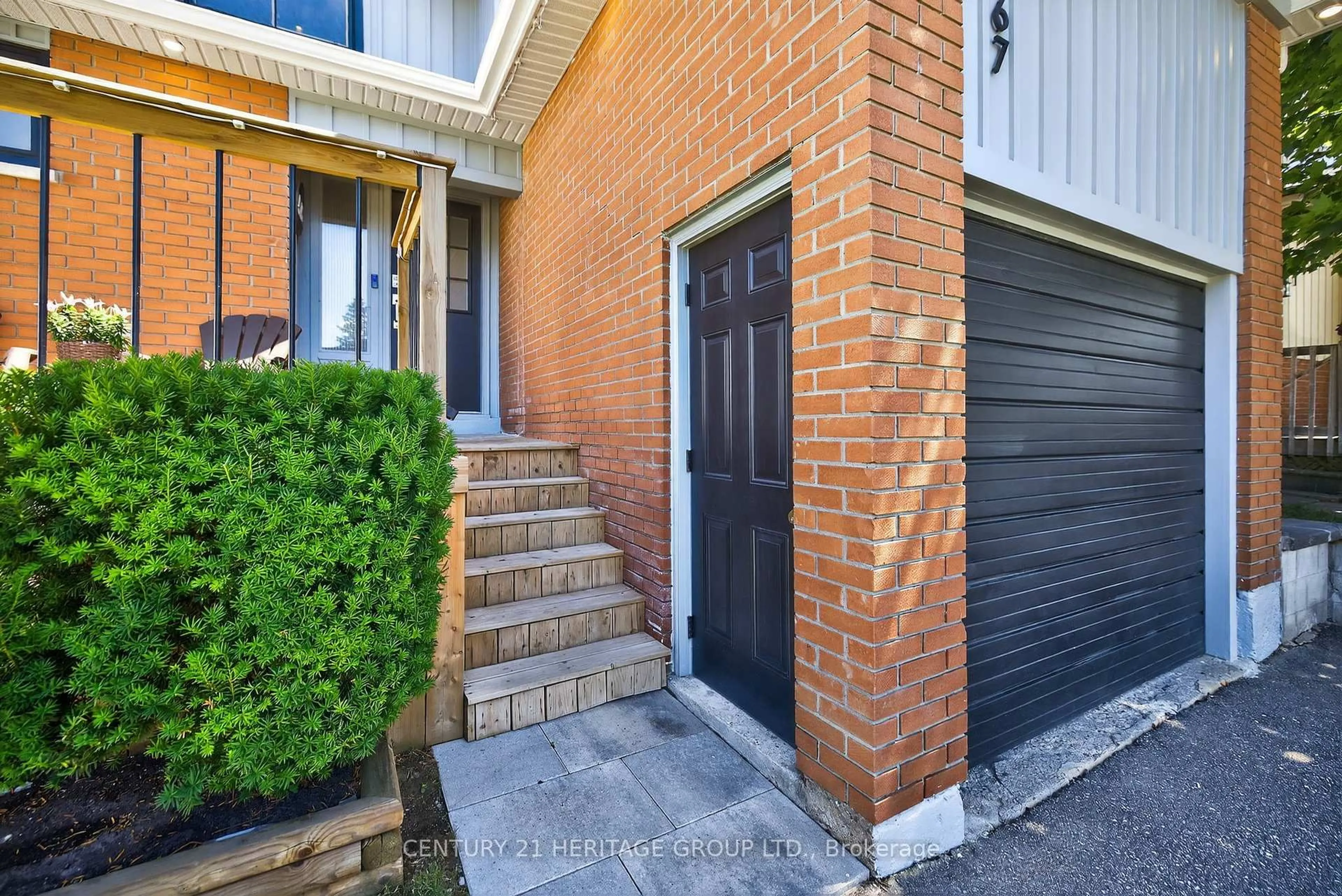 Home with brick exterior material, street for 367 Maplegrove Ave, Bradford West Gwillimbury Ontario L3Z 1V8