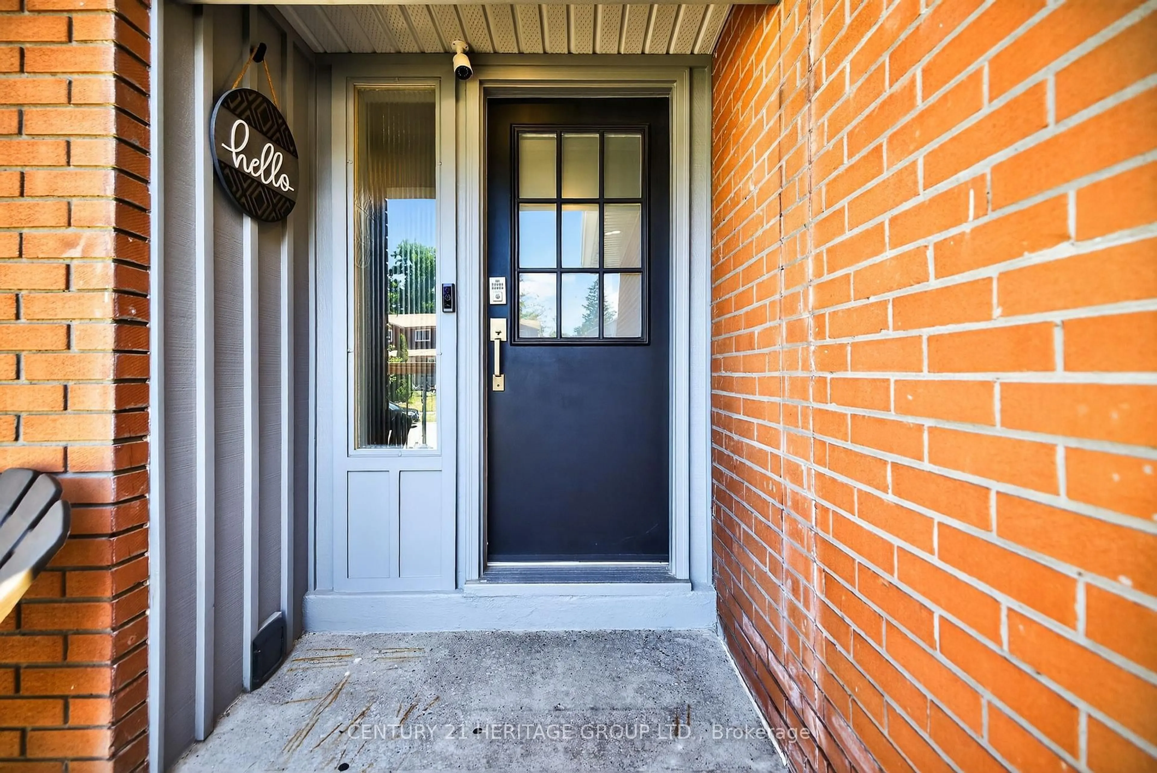 Indoor entryway for 367 Maplegrove Ave, Bradford West Gwillimbury Ontario L3Z 1V8