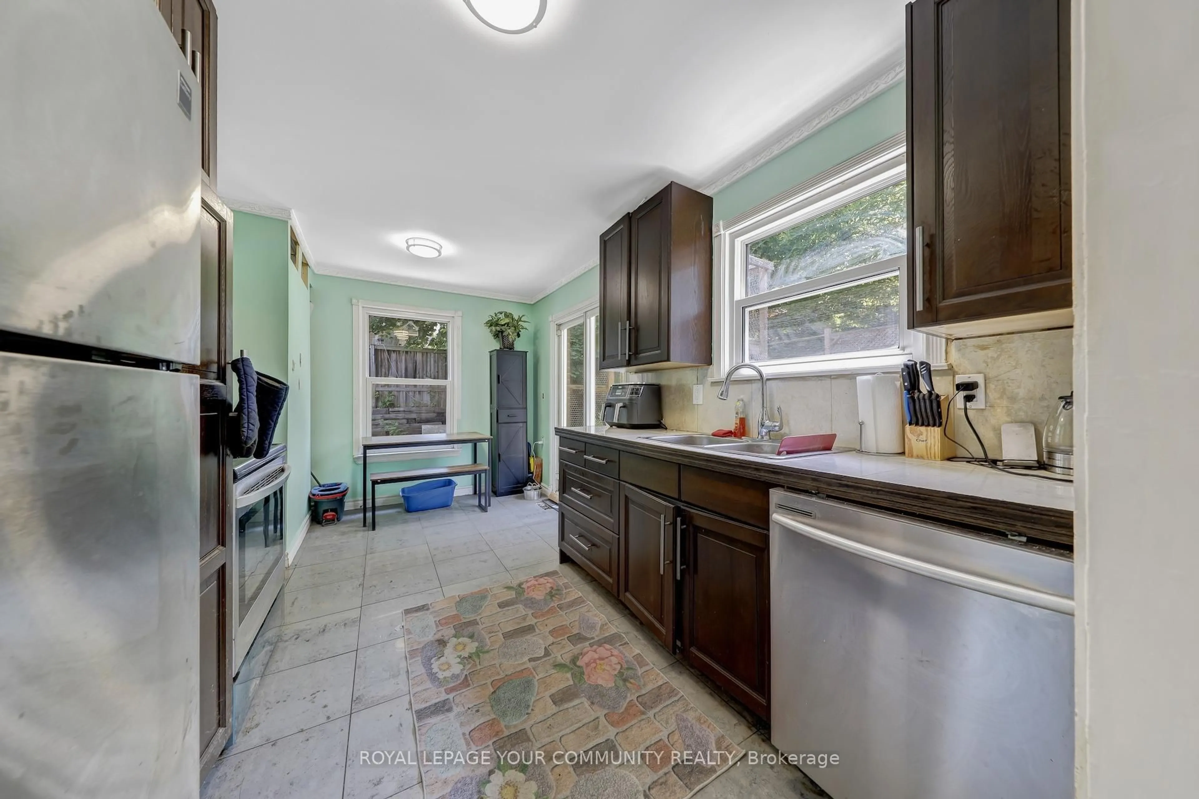 Unknown for 63 SPRINGHEAD Gdns, Richmond Hill Ontario L4C 5C2