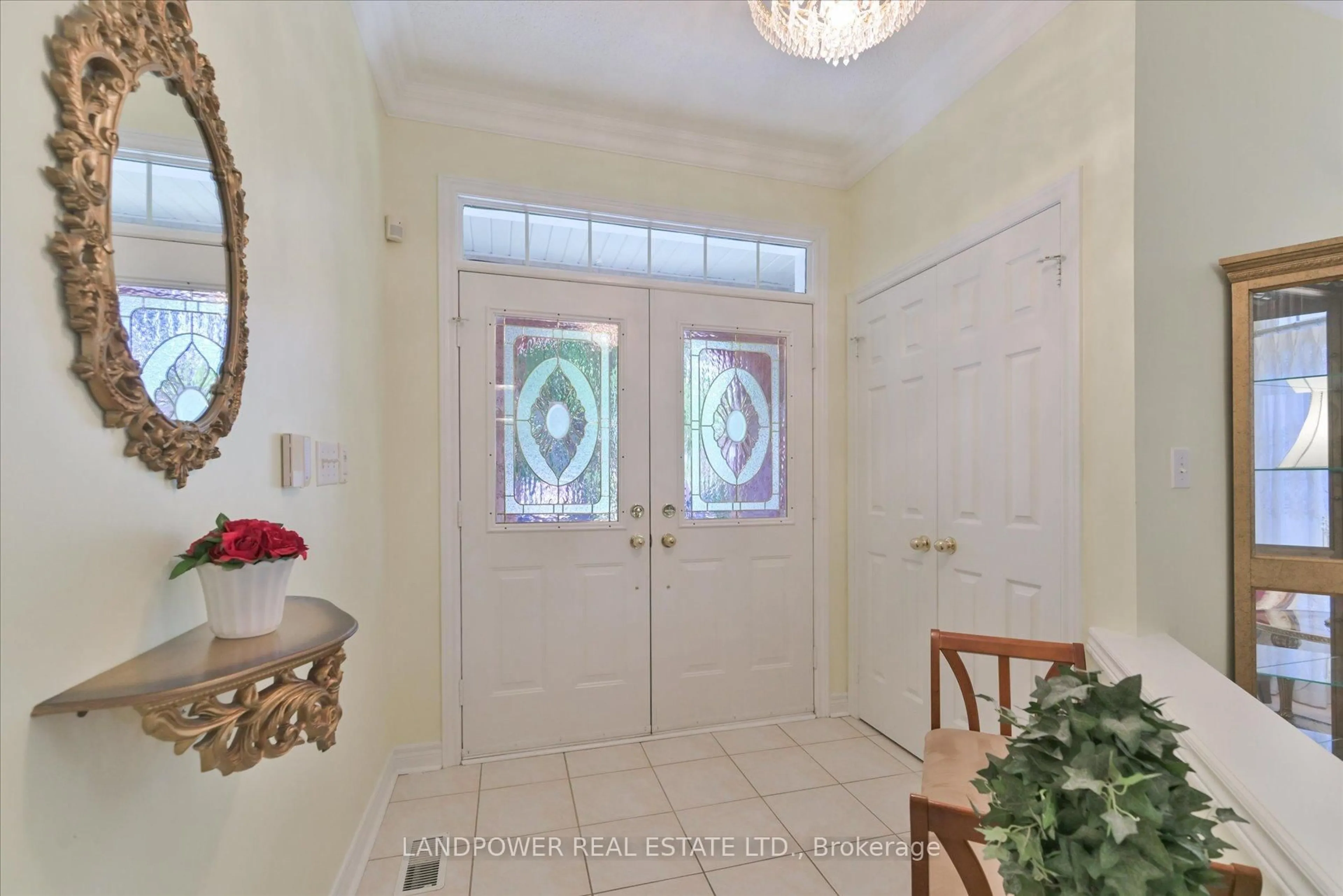 Indoor entryway for 22 Red Ash Dr, Markham Ontario L3S 4B7