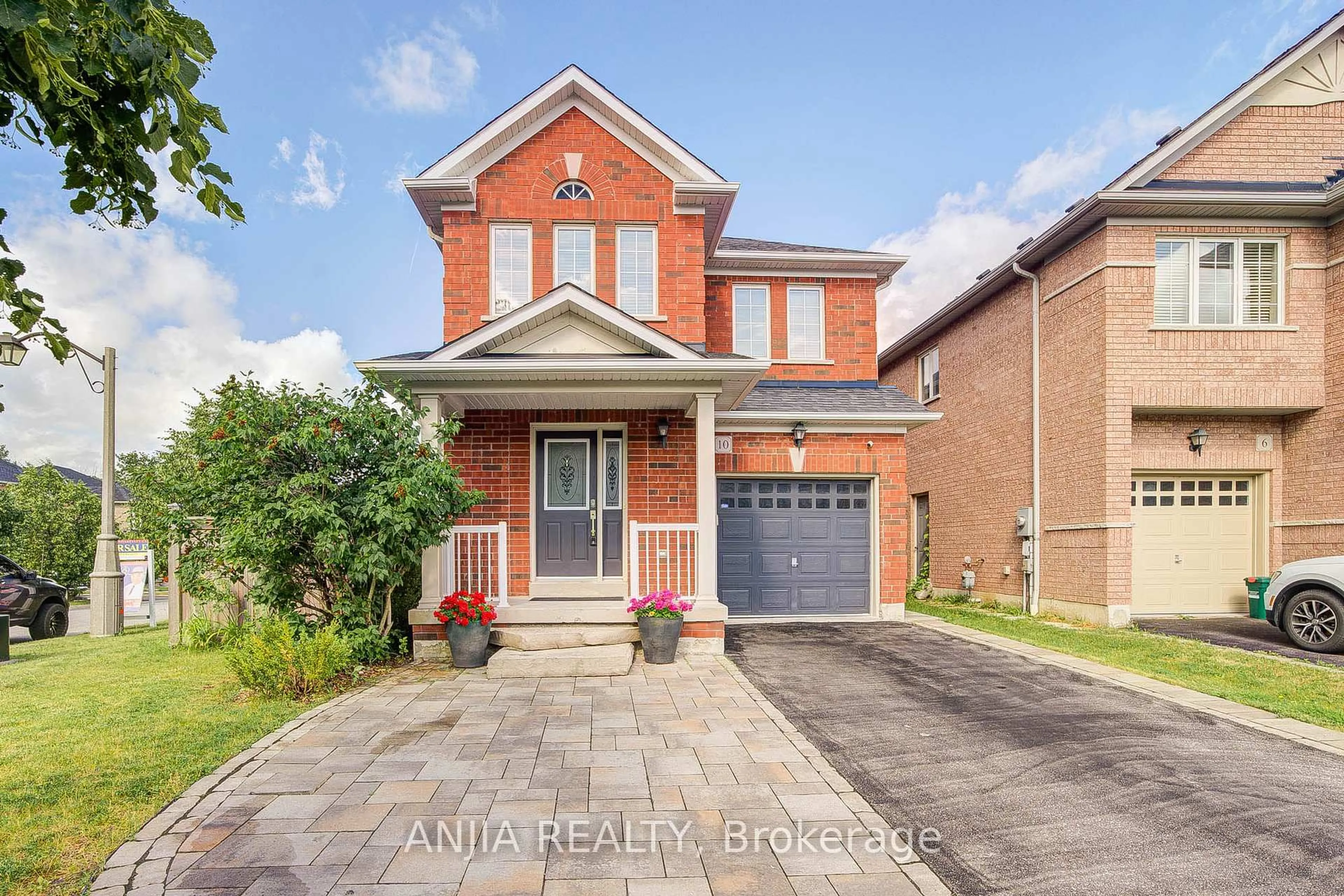 Home with brick exterior material, street for 10 Ida Jane Grve, Whitchurch-Stouffville Ontario L4A 0S3