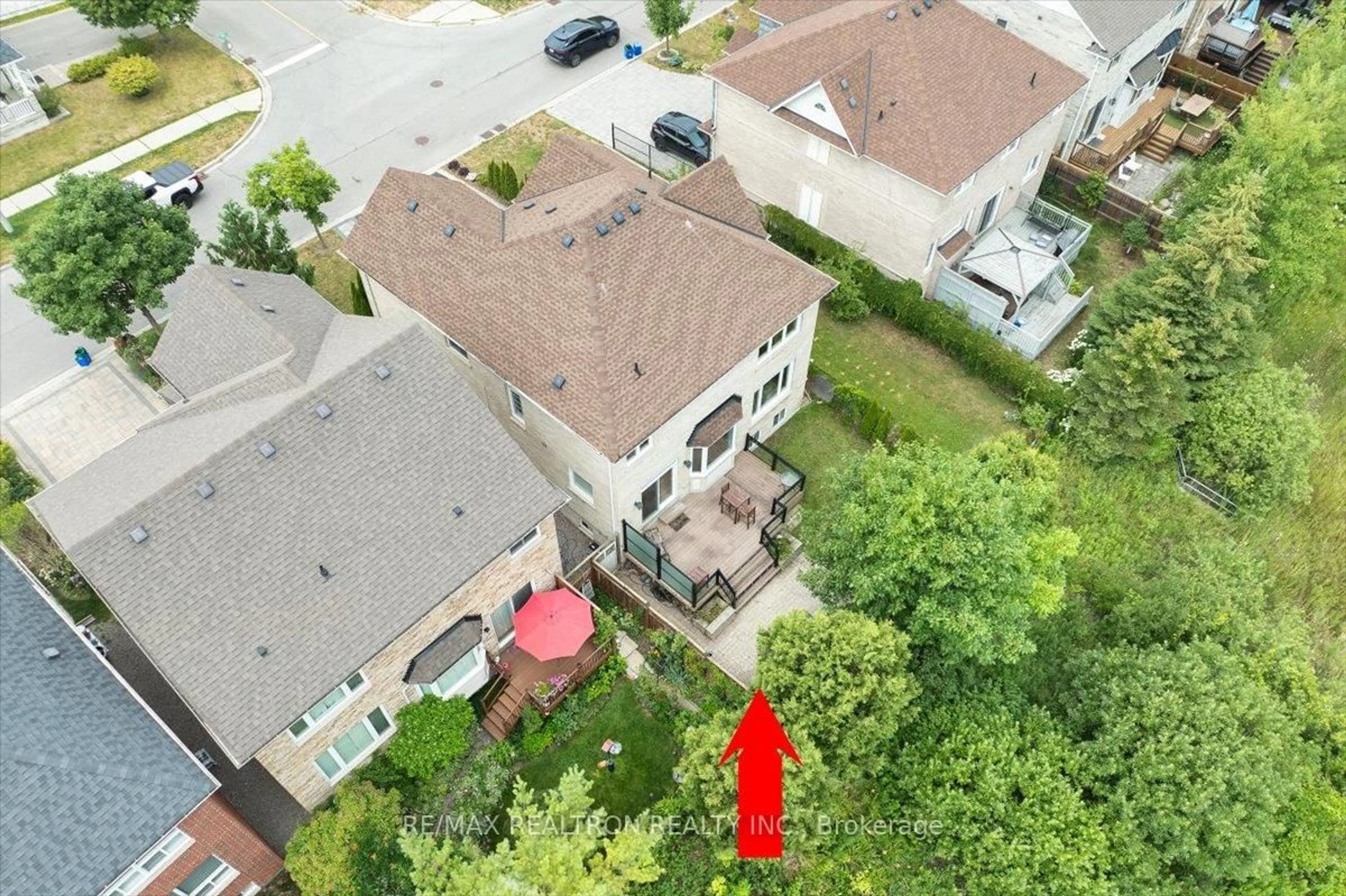 A pic from outside/outdoor area/front of a property/back of a property/a pic from drone, city buildings view from balcony for 51 Verdi Rd, Richmond Hill Ontario L4E 4P7