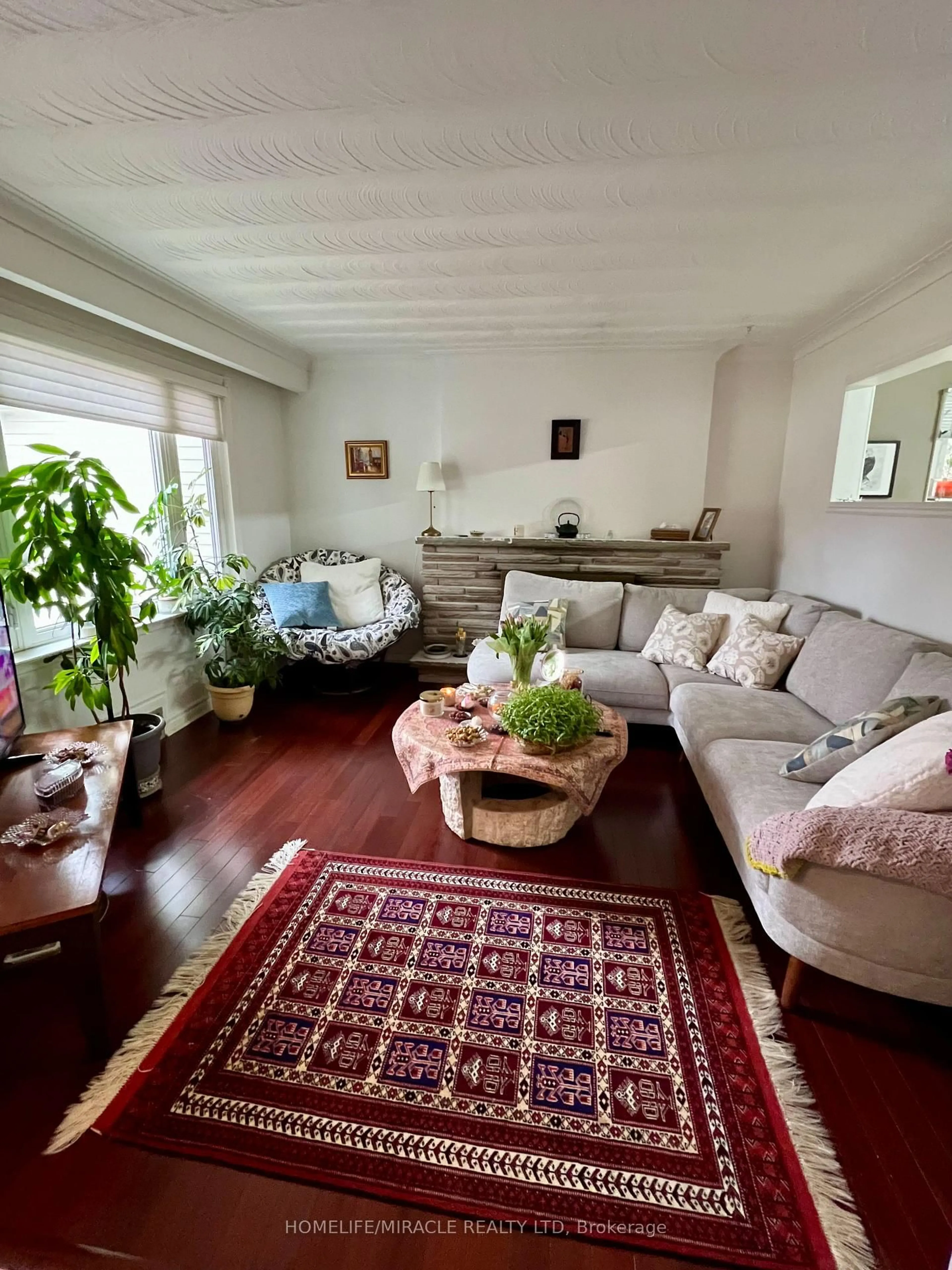 Living room with furniture, unknown for 121 May Ave, Richmond Hill Ontario L4C 3S7
