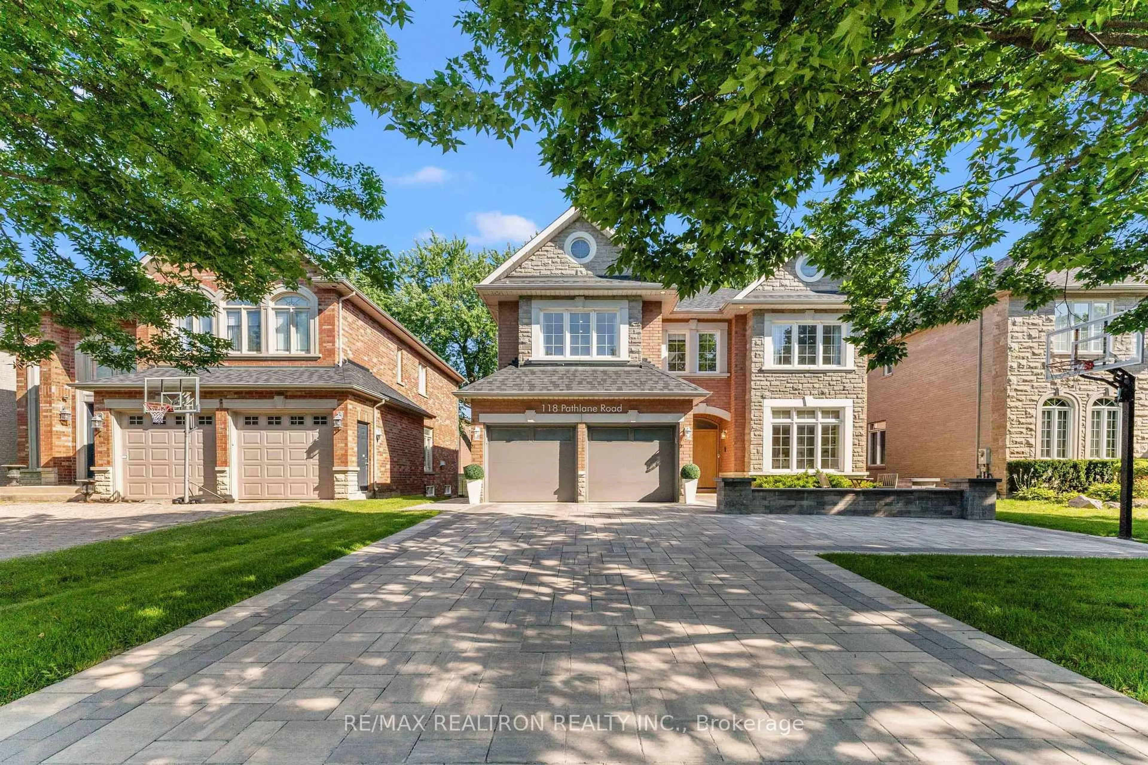 Home with brick exterior material, street for 118 Pathlane Rd, Richmond Hill Ontario L4B 4R1