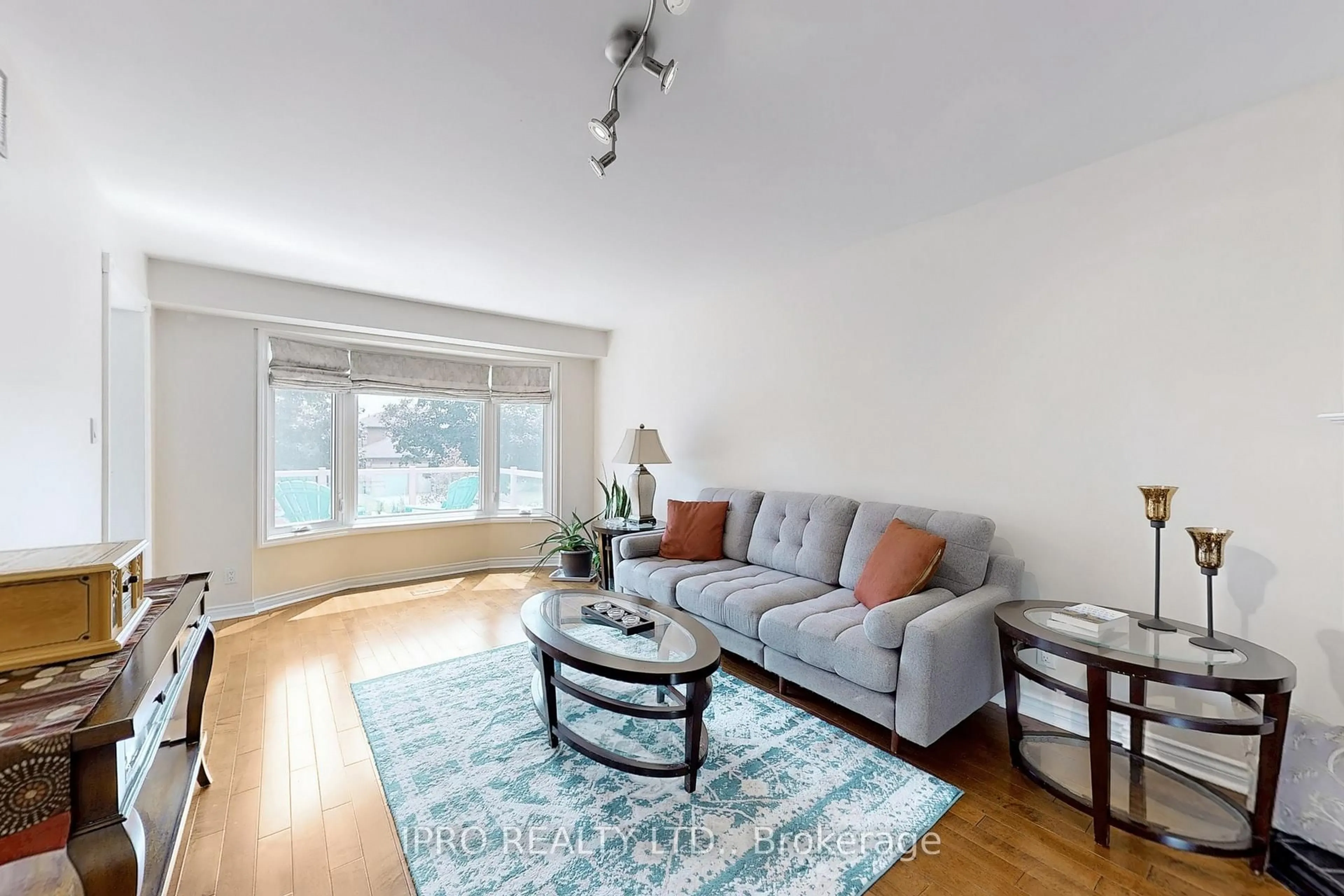 Living room with furniture, wood/laminate floor for 22 Hulst Dr, Bradford West Gwillimbury Ontario L3Z 2T3