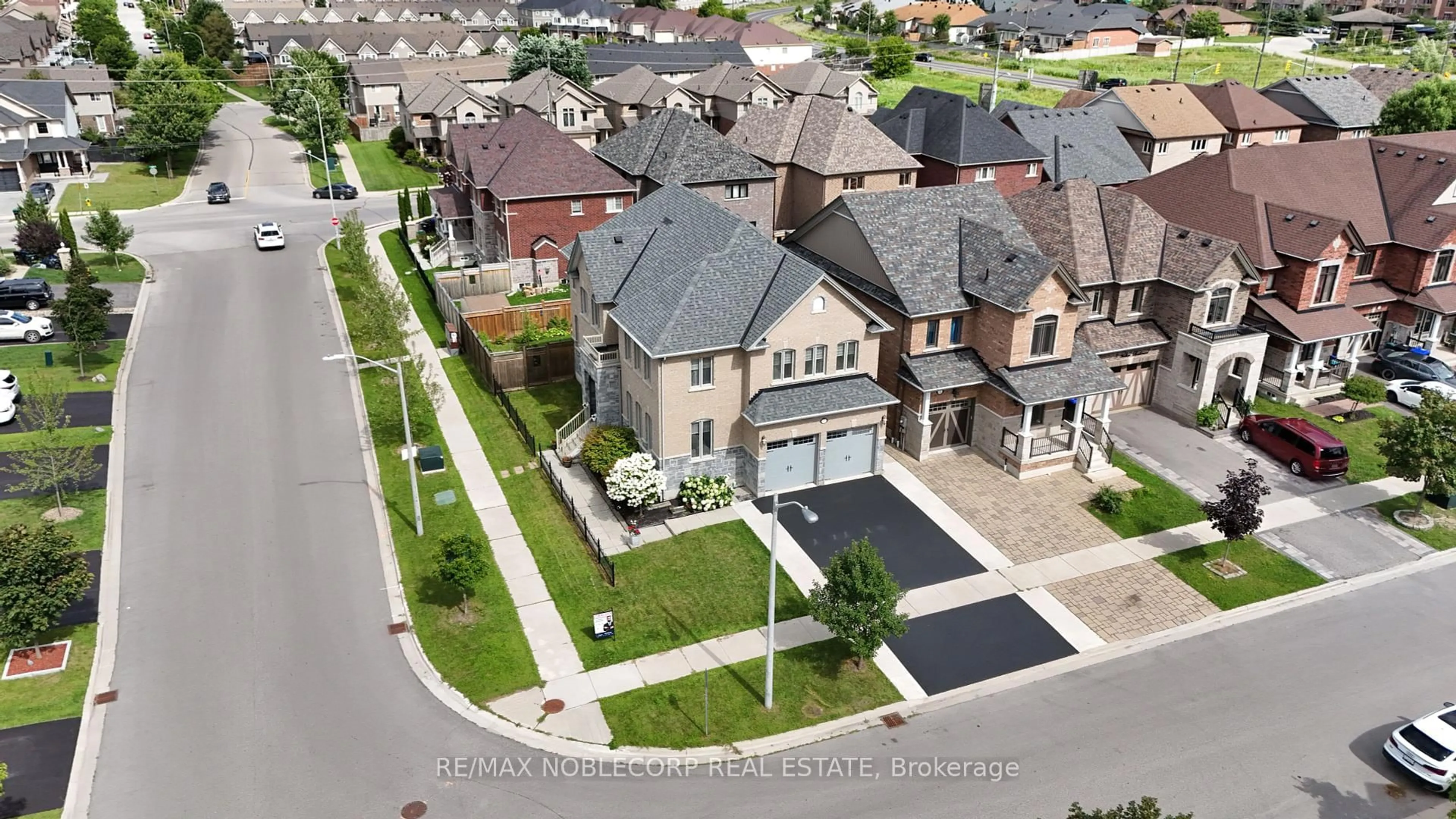A pic from outside/outdoor area/front of a property/back of a property/a pic from drone, street for 1 Walker Blvd, New Tecumseth Ontario L9R 0N2