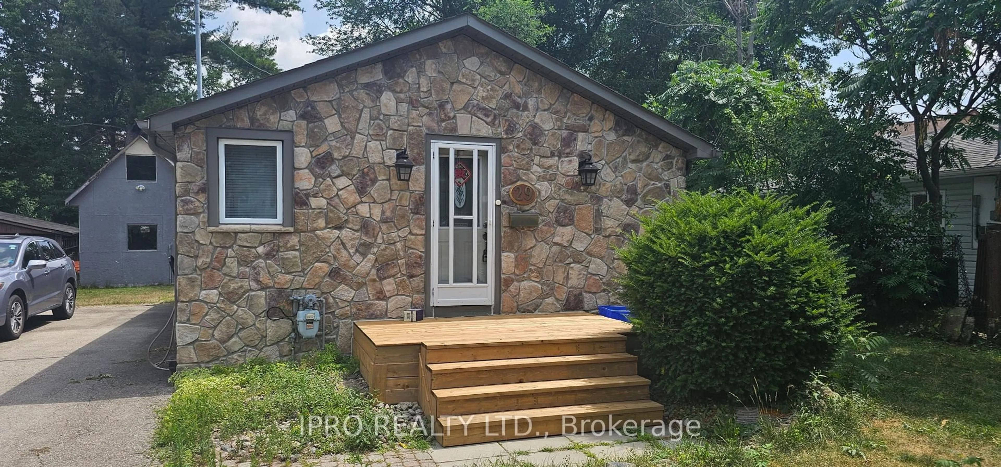 Unknown for 29 Pleasant Ave, East Gwillimbury Ontario L9N 1J9