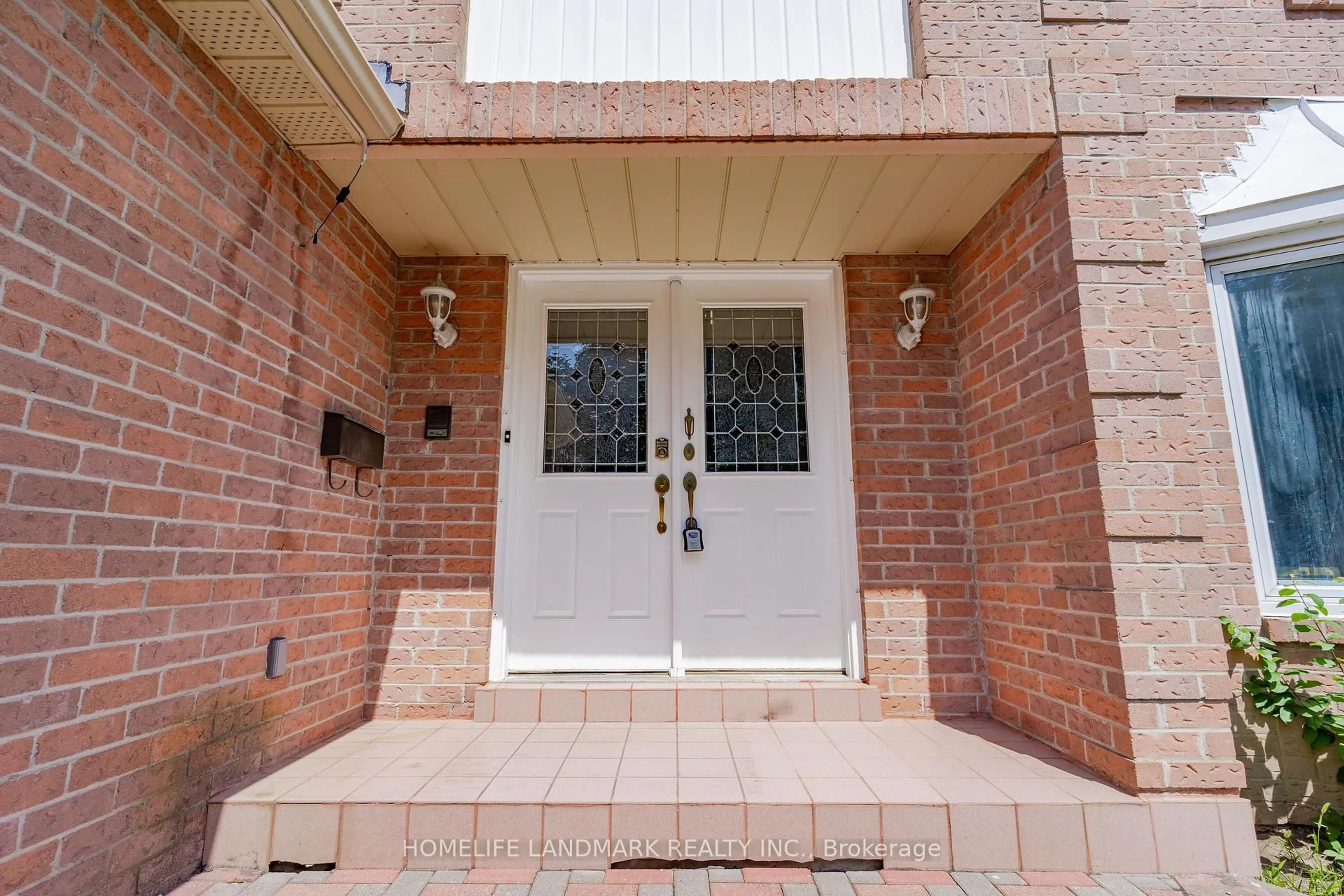 Indoor entryway for 33 John Stiver Cres, Markham Ontario L3R 9B1
