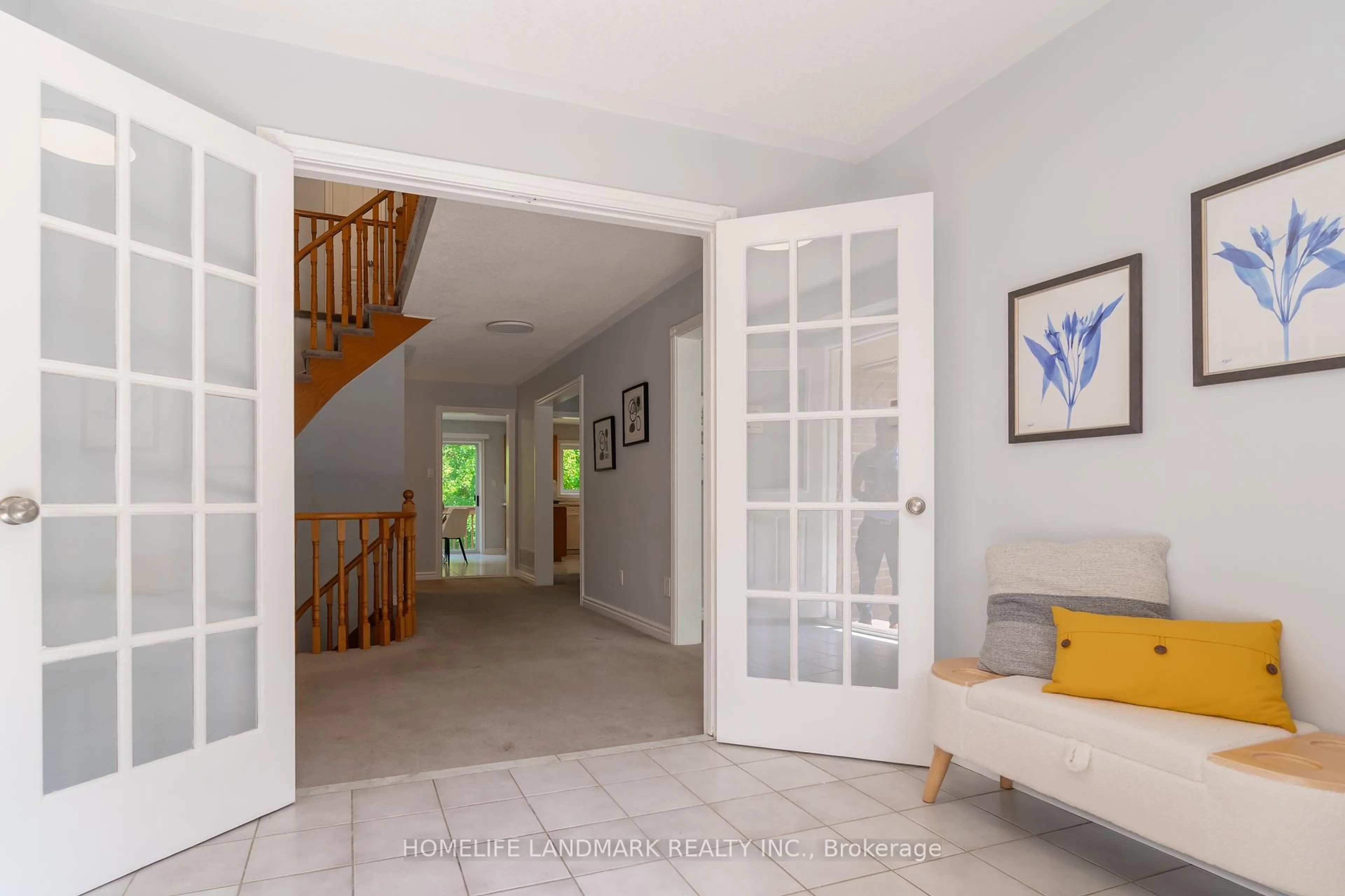 Indoor entryway for 33 John Stiver Cres, Markham Ontario L3R 9B1