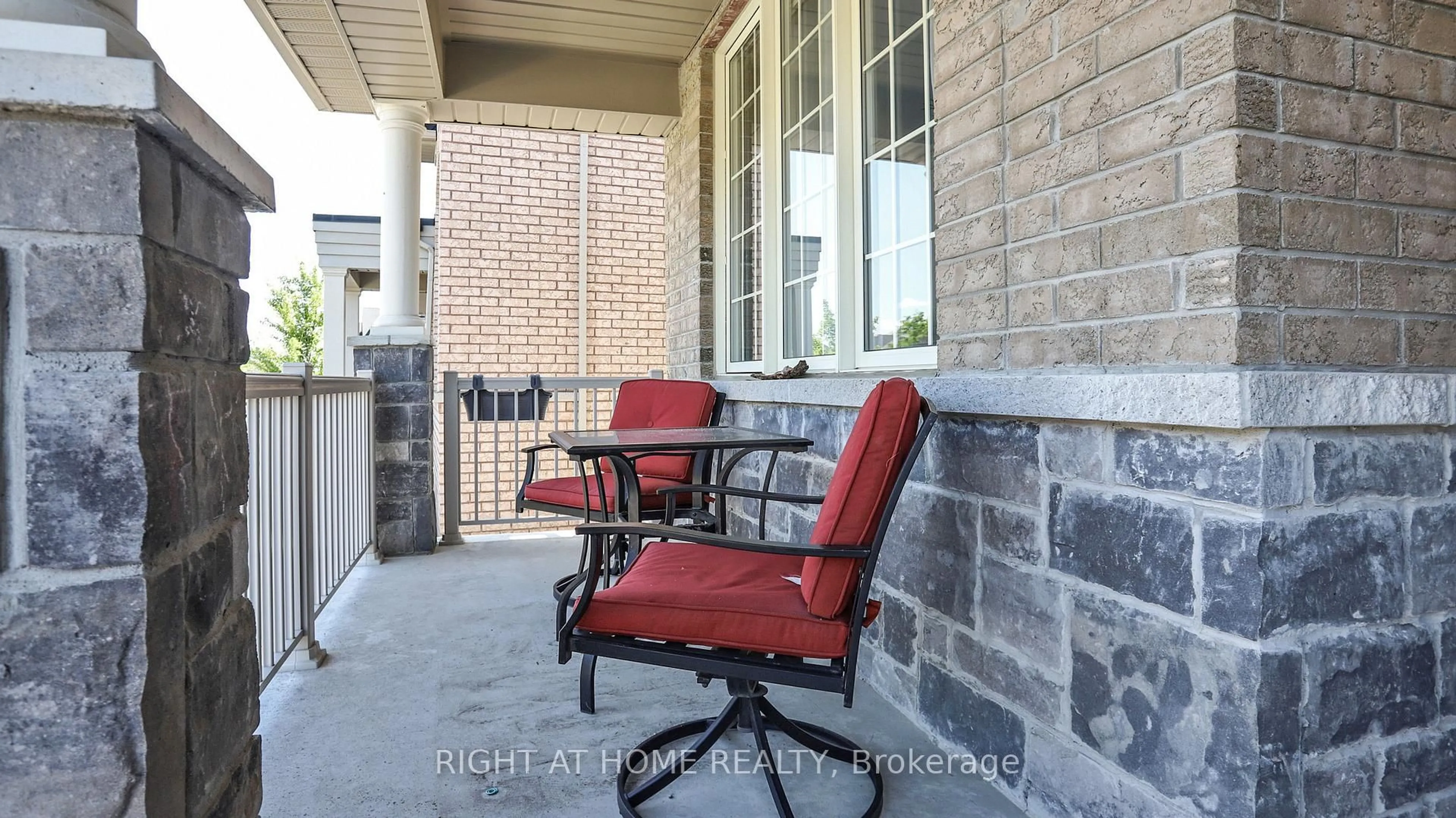 Patio, street for 34 Kidd St, Bradford West Gwillimbury Ontario L3Z 0V5