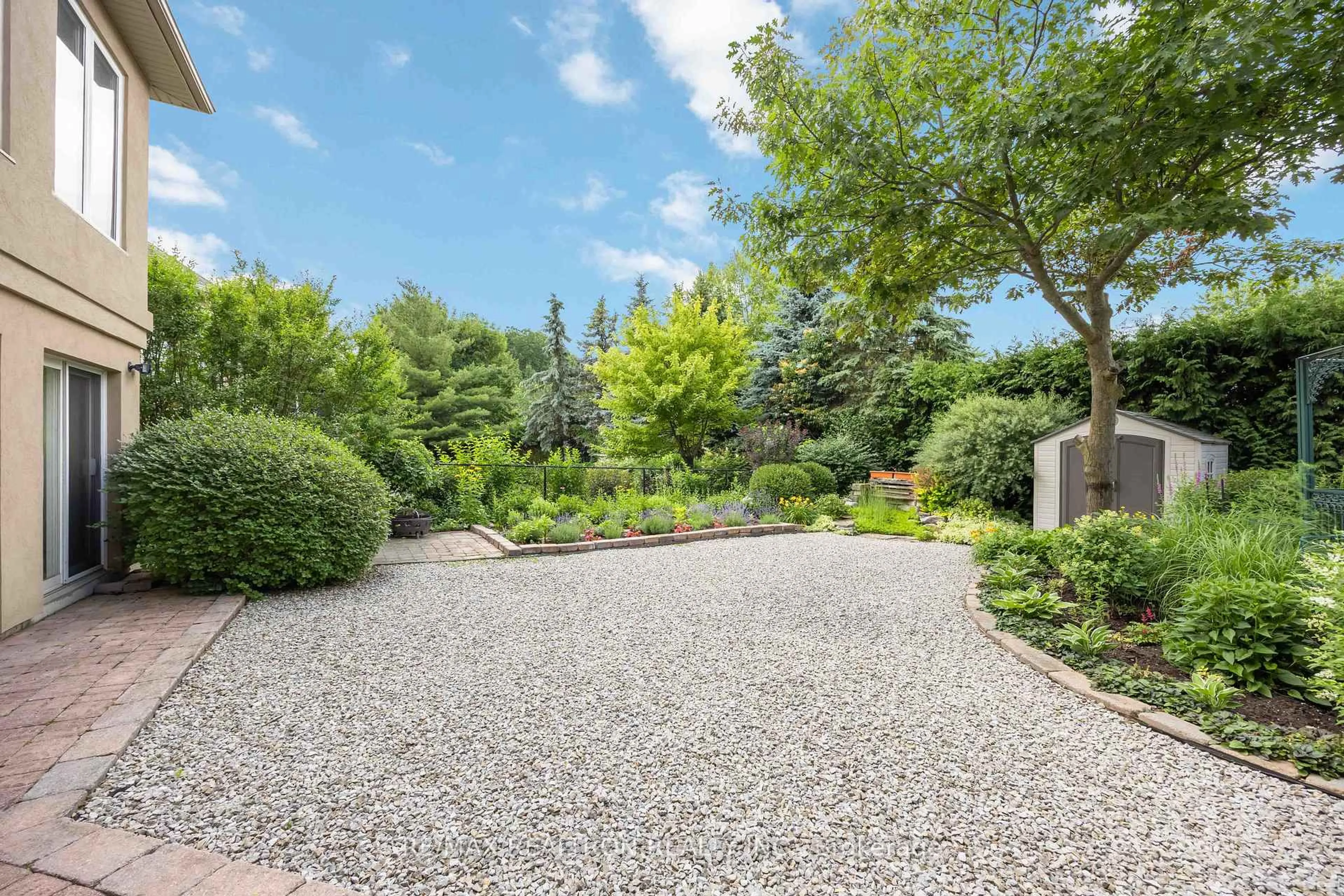Patio, street for 192 Nevada Cres, Vaughan Ontario L6A 2V4