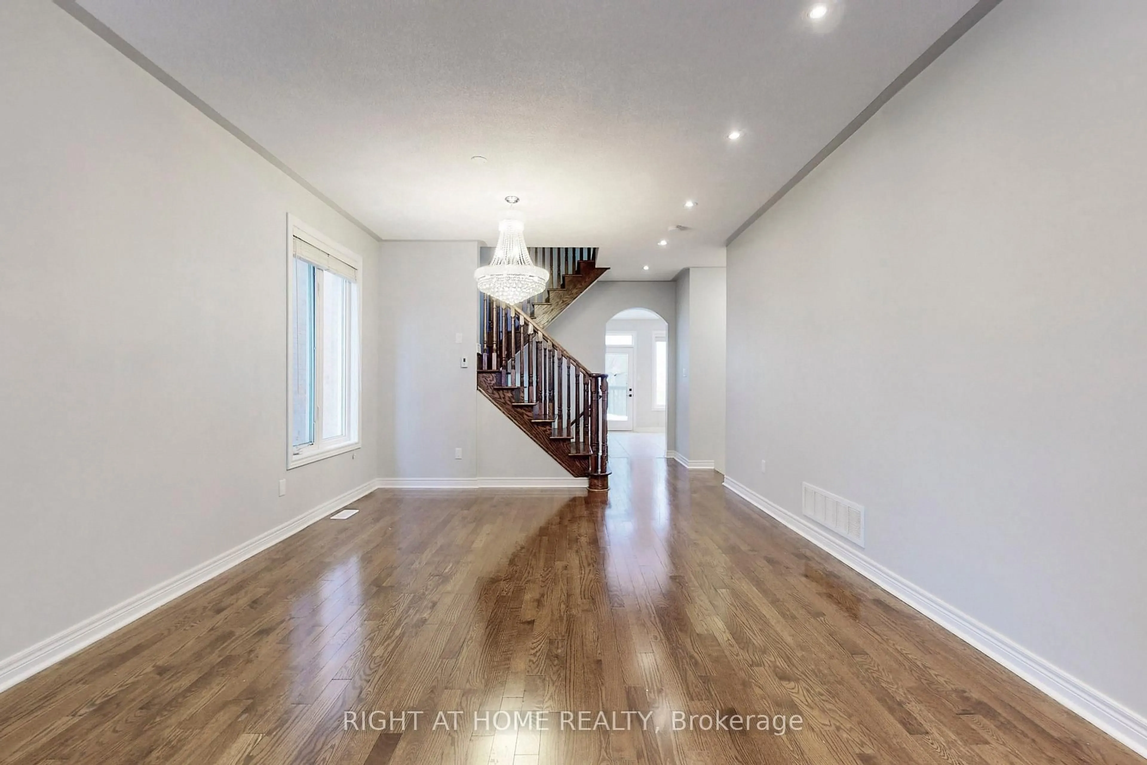 Unknown for 90 Maplebank Cres, Whitchurch-Stouffville Ontario L4A 0R8