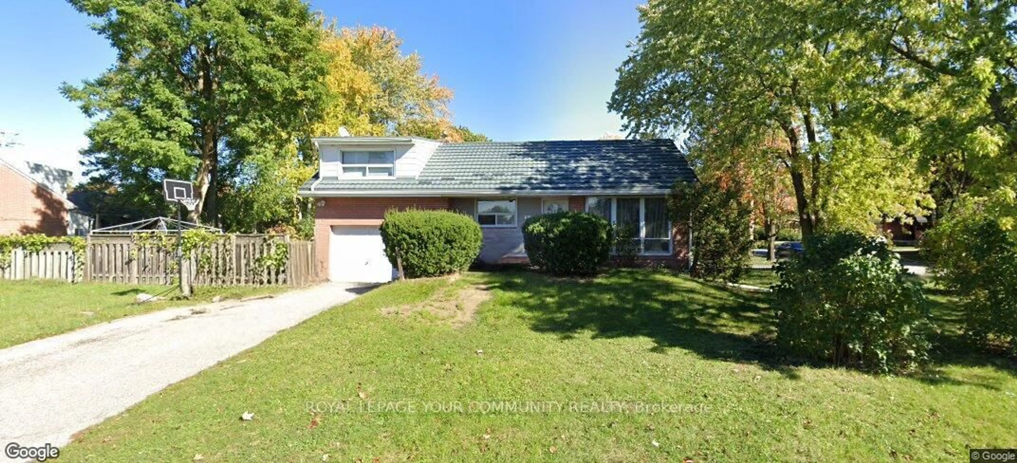 Home with brick exterior material, street for 261 Essex Ave, Richmond Hill Ontario L4C 2C3